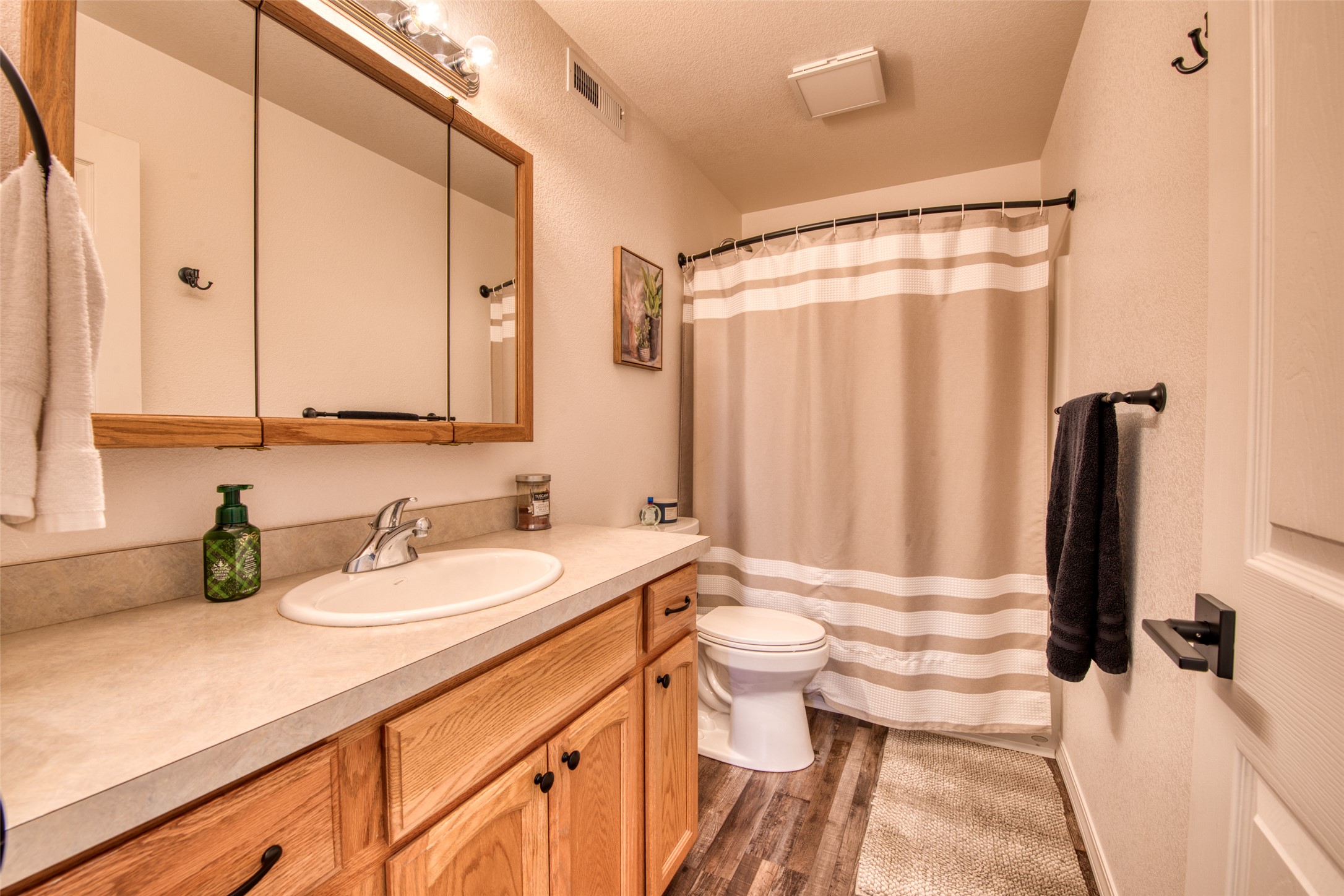 Hamilton, Montana 59840, United States, 4 Bedrooms Bedrooms, ,2 BathroomsBathrooms,Residential,Pending,89341