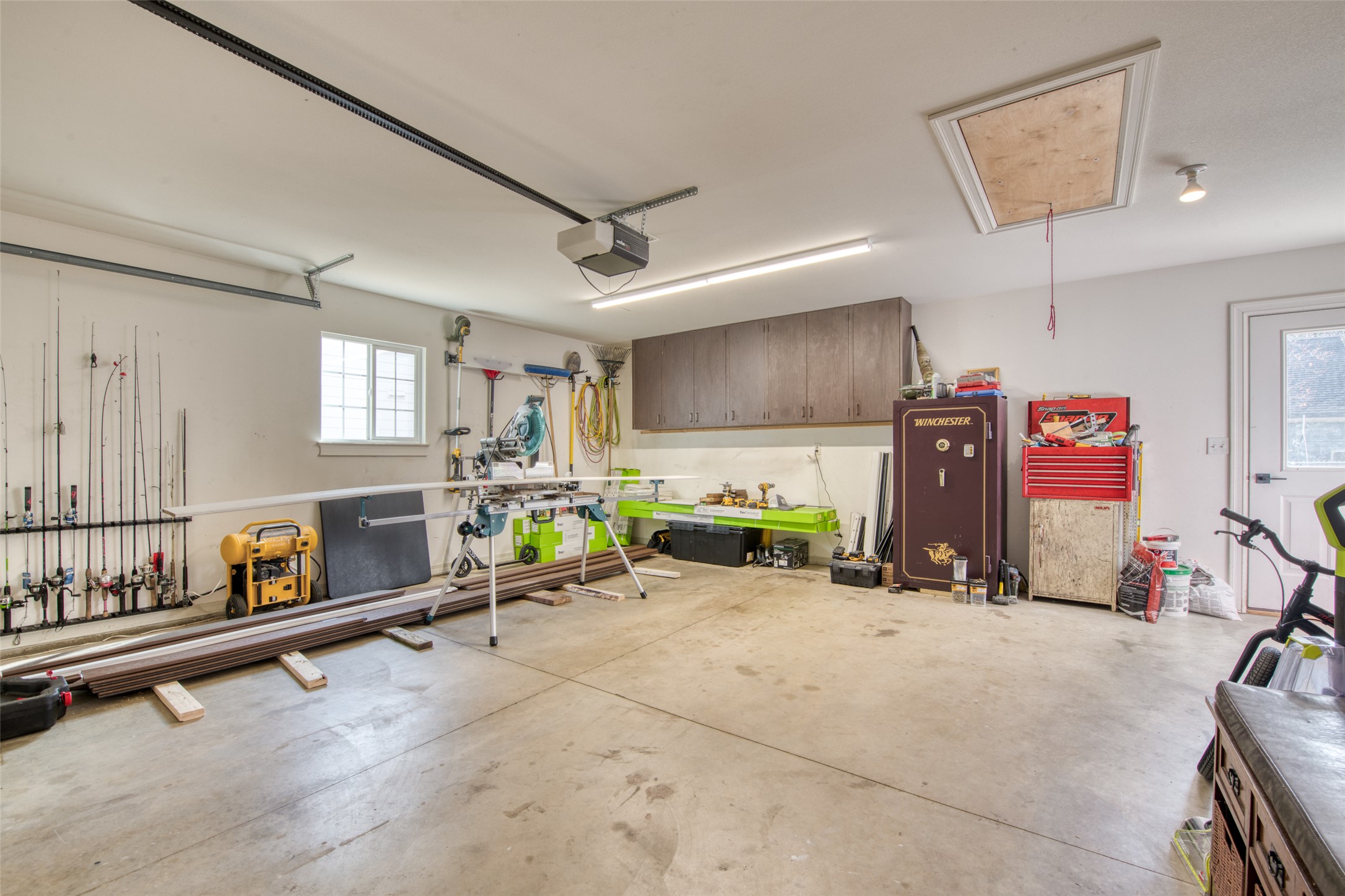 Hamilton, Montana 59840, United States, 4 Bedrooms Bedrooms, ,2 BathroomsBathrooms,Residential,Pending,89341