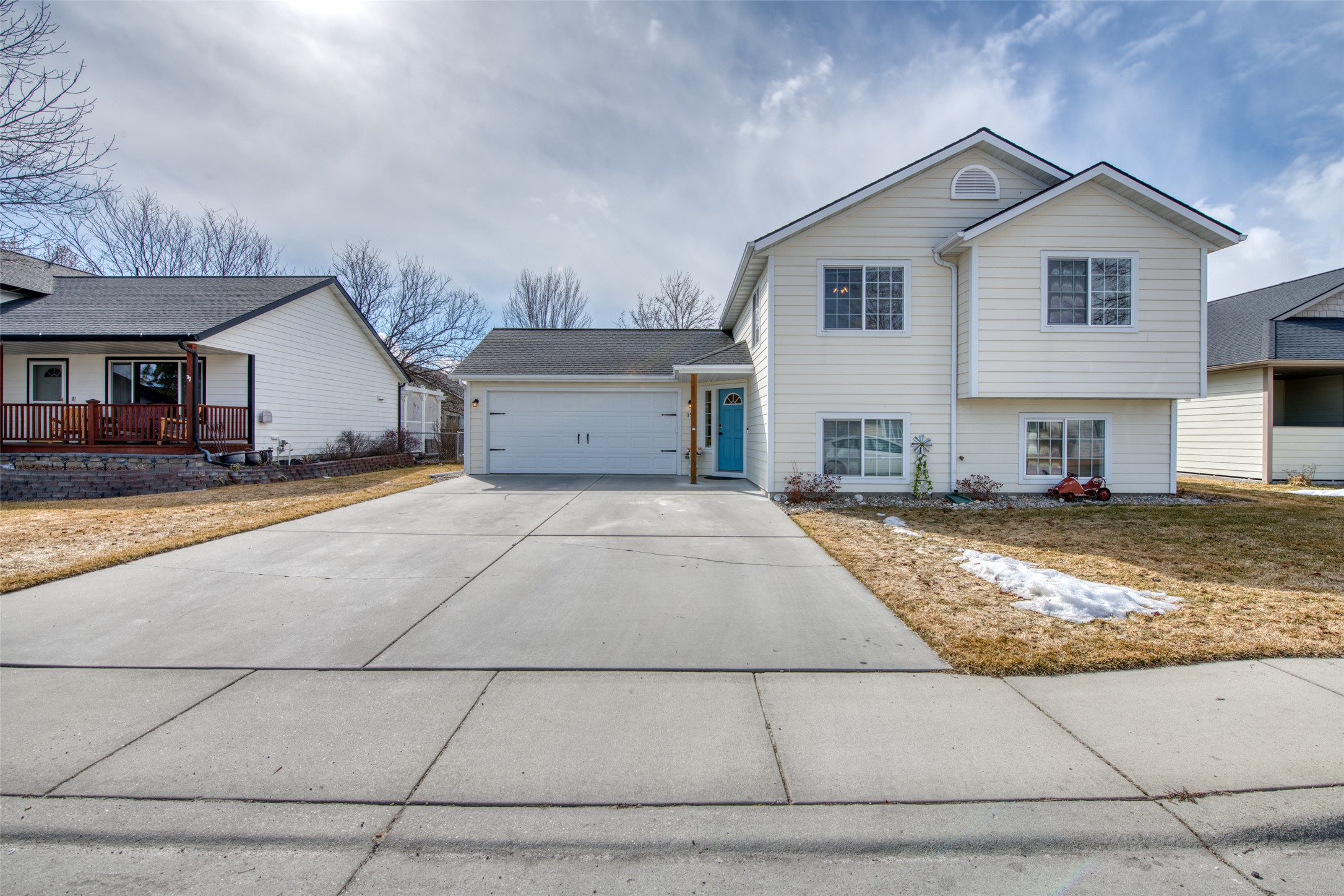 Hamilton, Montana 59840, United States, 4 Bedrooms Bedrooms, ,2 BathroomsBathrooms,Residential,Pending,89341