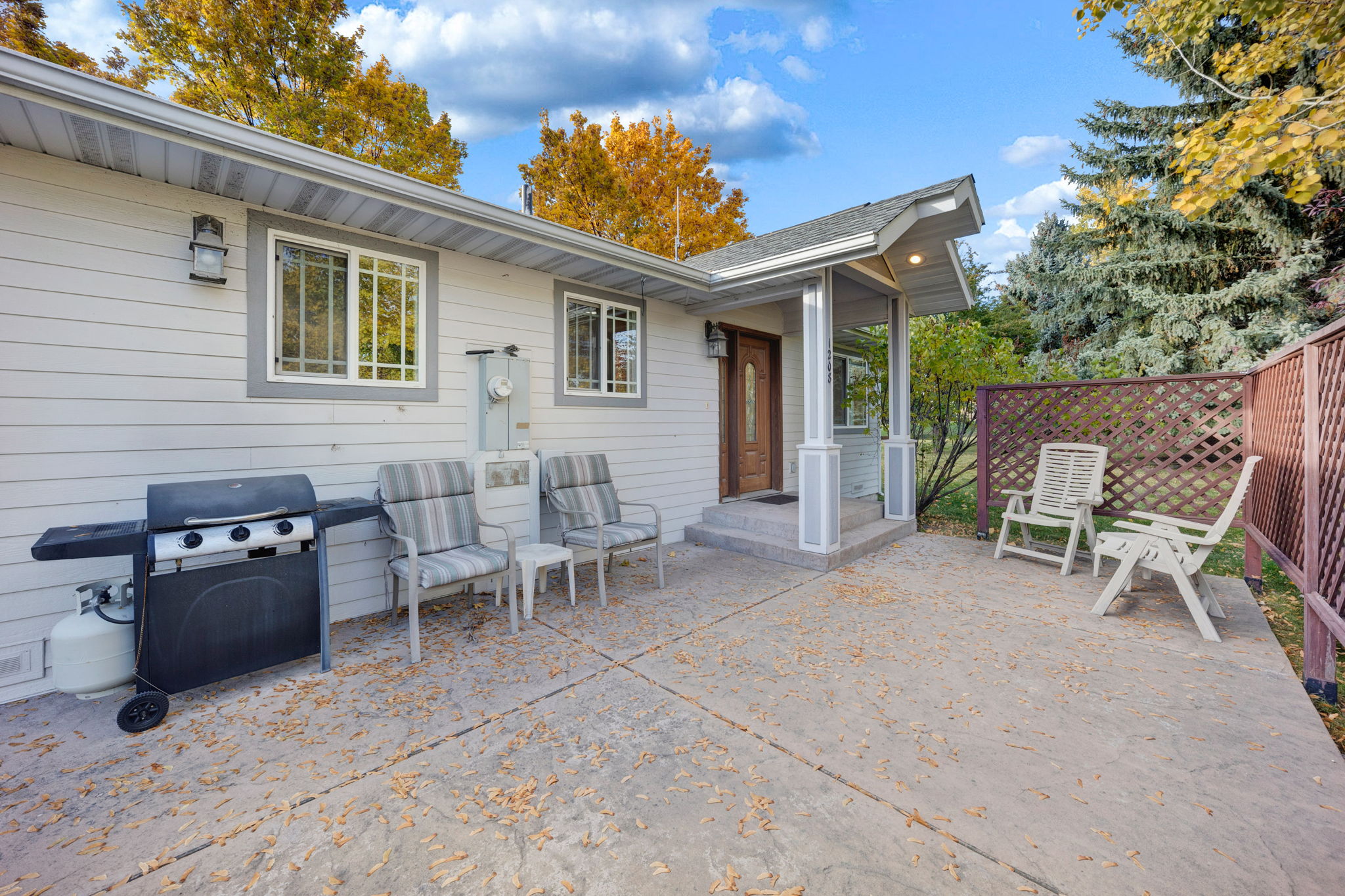 1208 Hillcrest Drive