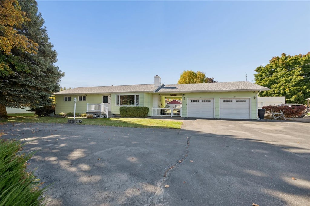 Photo of 1418 Woodland Avenue, Kalispell, MT 59901 (MLS # 30079595)
