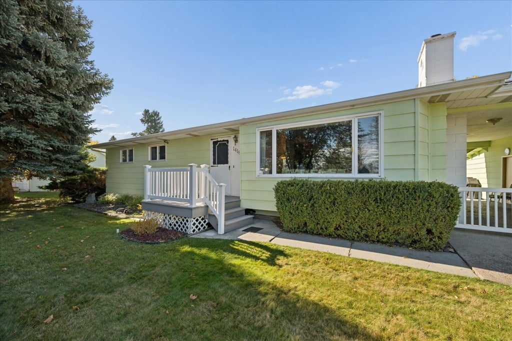 Photo of 1418 Woodland Avenue, Kalispell, MT 59901 (MLS # 30079595)