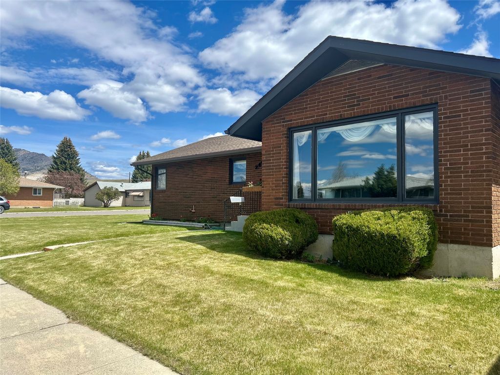 Photo of 2406 Gladstone Avenue, Butte, MT 59701 (MLS # 30070844)