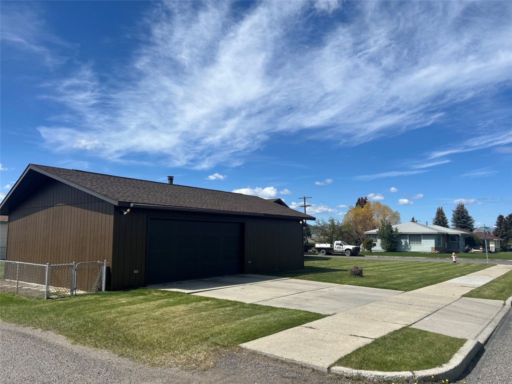 Photo of 2406 Gladstone Avenue, Butte, MT 59701 (MLS # 30070844)
