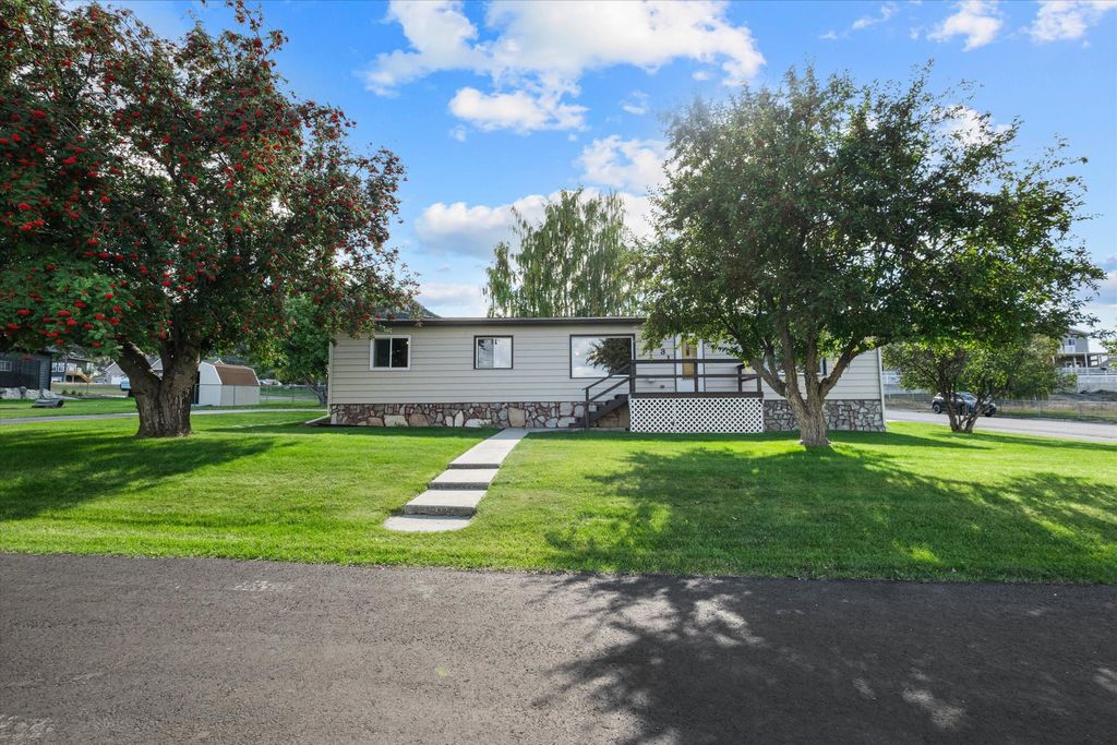 Photo of 1931 Choteau Street, Helena, MT 59601 (MLS # 30057900)