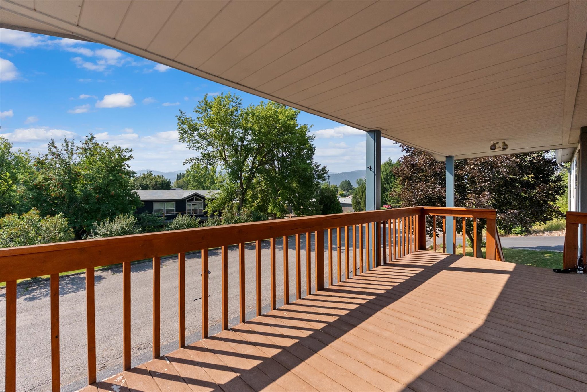 2100 Hummingbird Drive