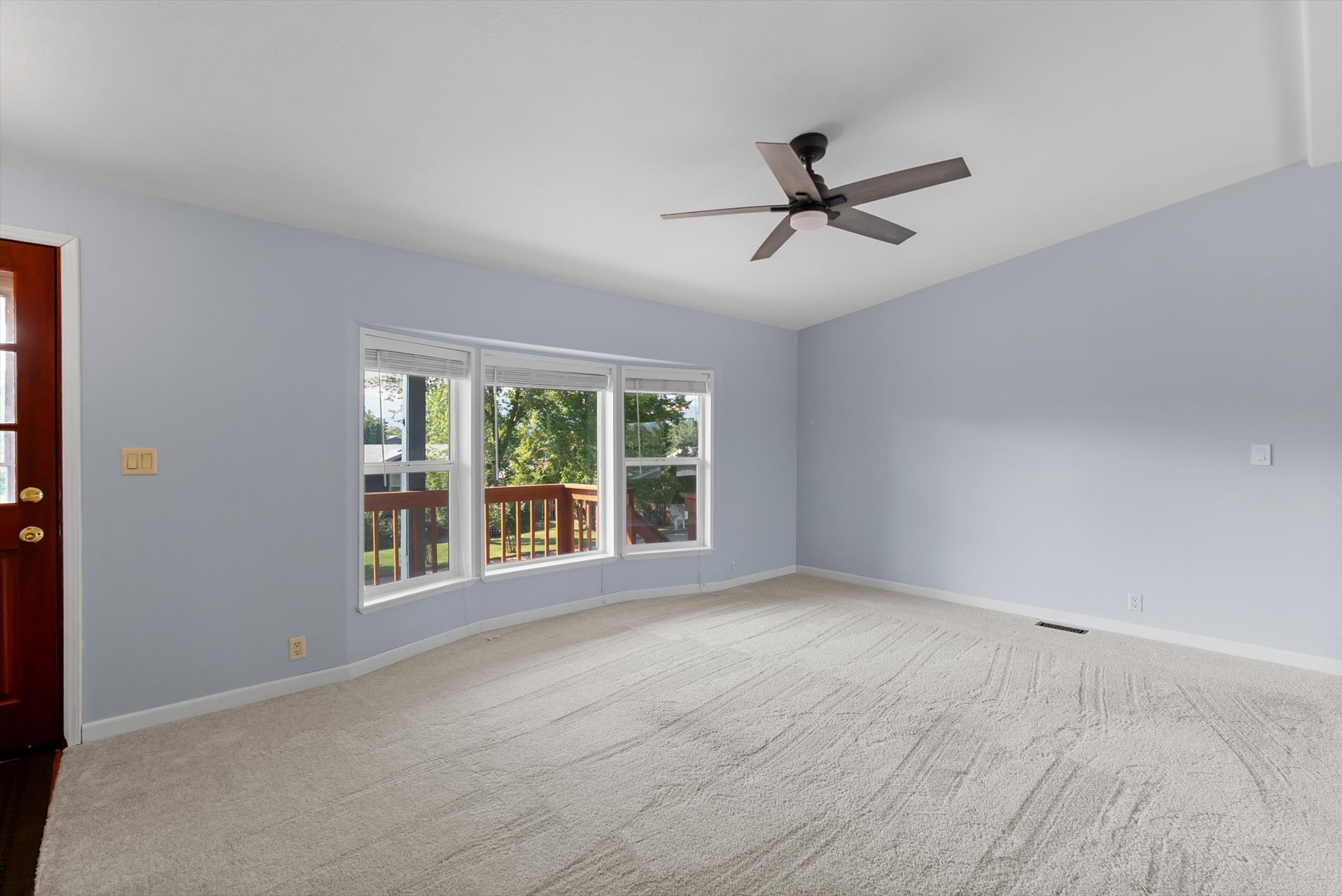 2100 Hummingbird Drive