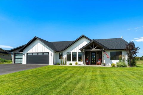 Photo of 383 Jefferson Street, Kalispell, MT 59901 (MLS # 30061939)