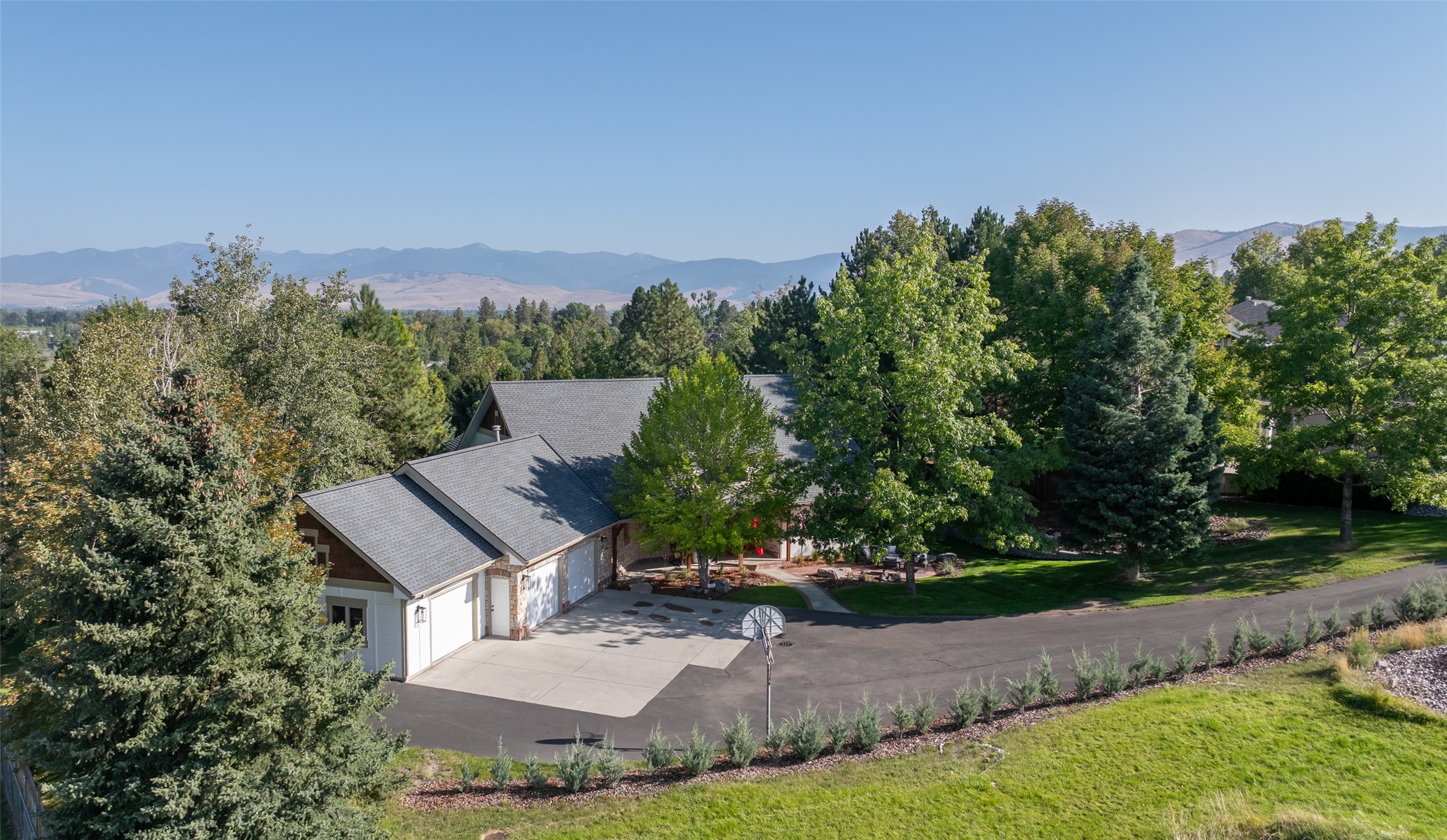 2976 Saint Thomas Drive