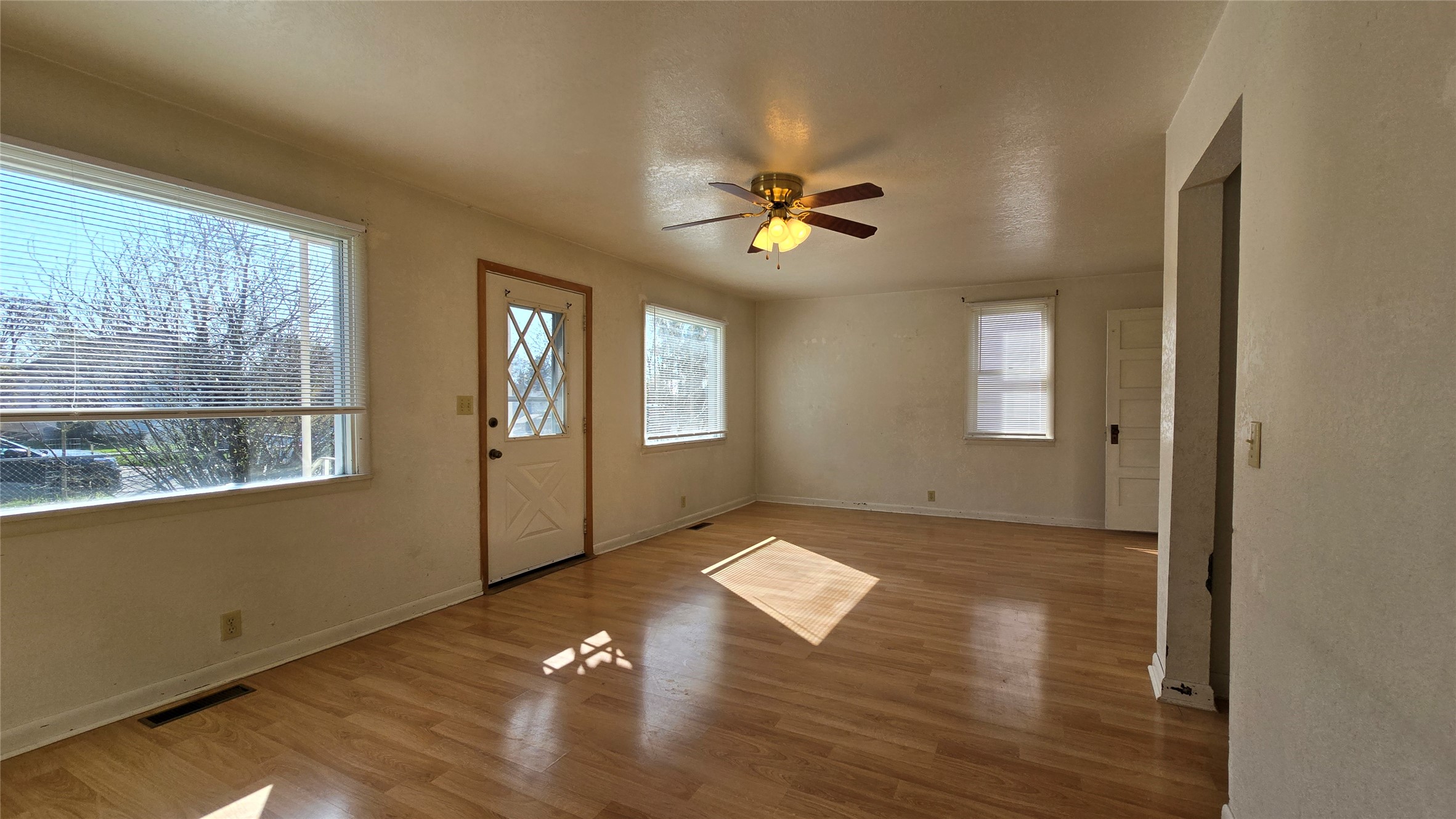 Kalispell, Montana 59901, United States, 3 Bedrooms Bedrooms, ,1 BathroomBathrooms,Residential,Pending,118729