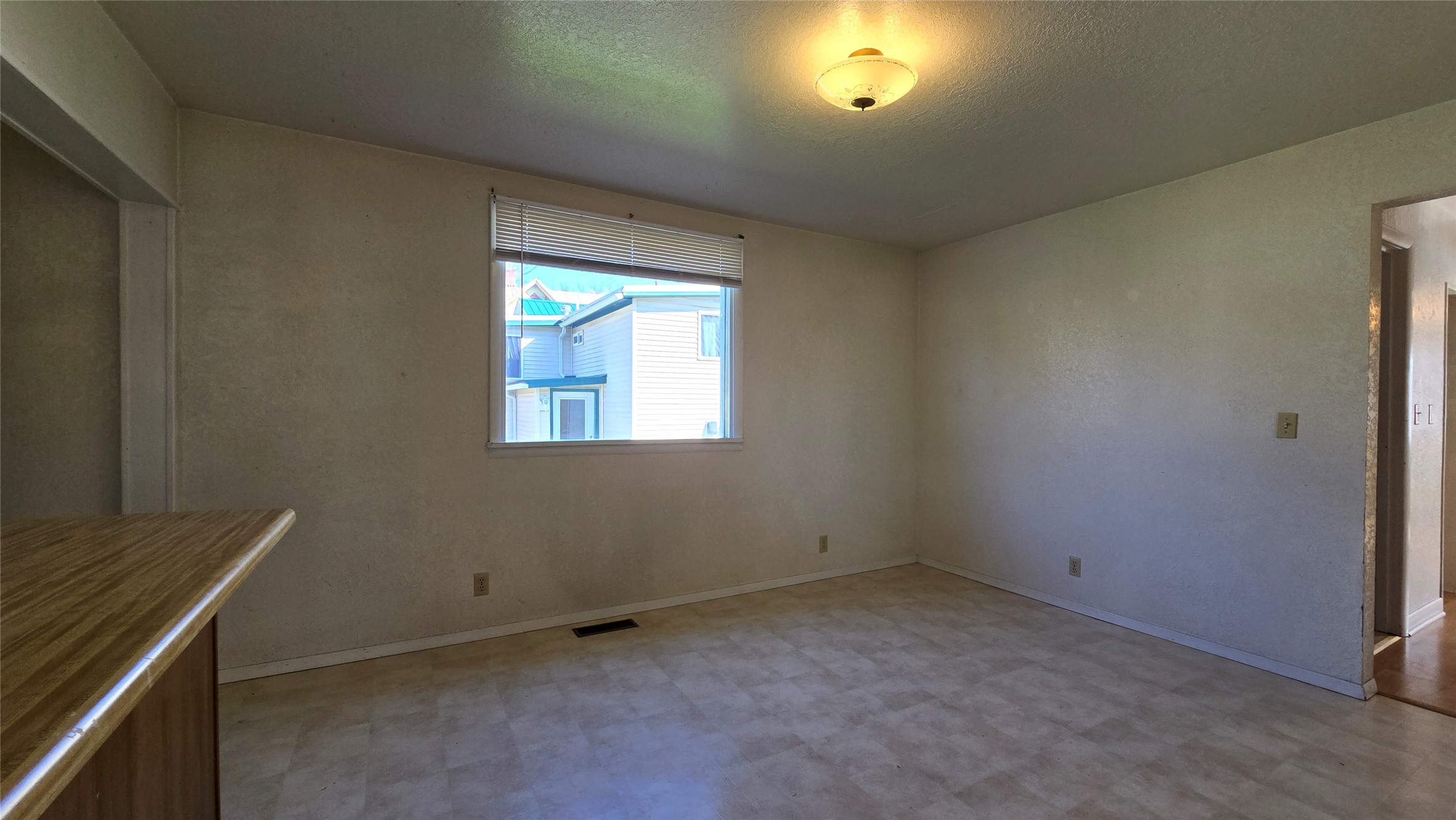 Kalispell, Montana 59901, United States, 3 Bedrooms Bedrooms, ,1 BathroomBathrooms,Residential,Pending,118729