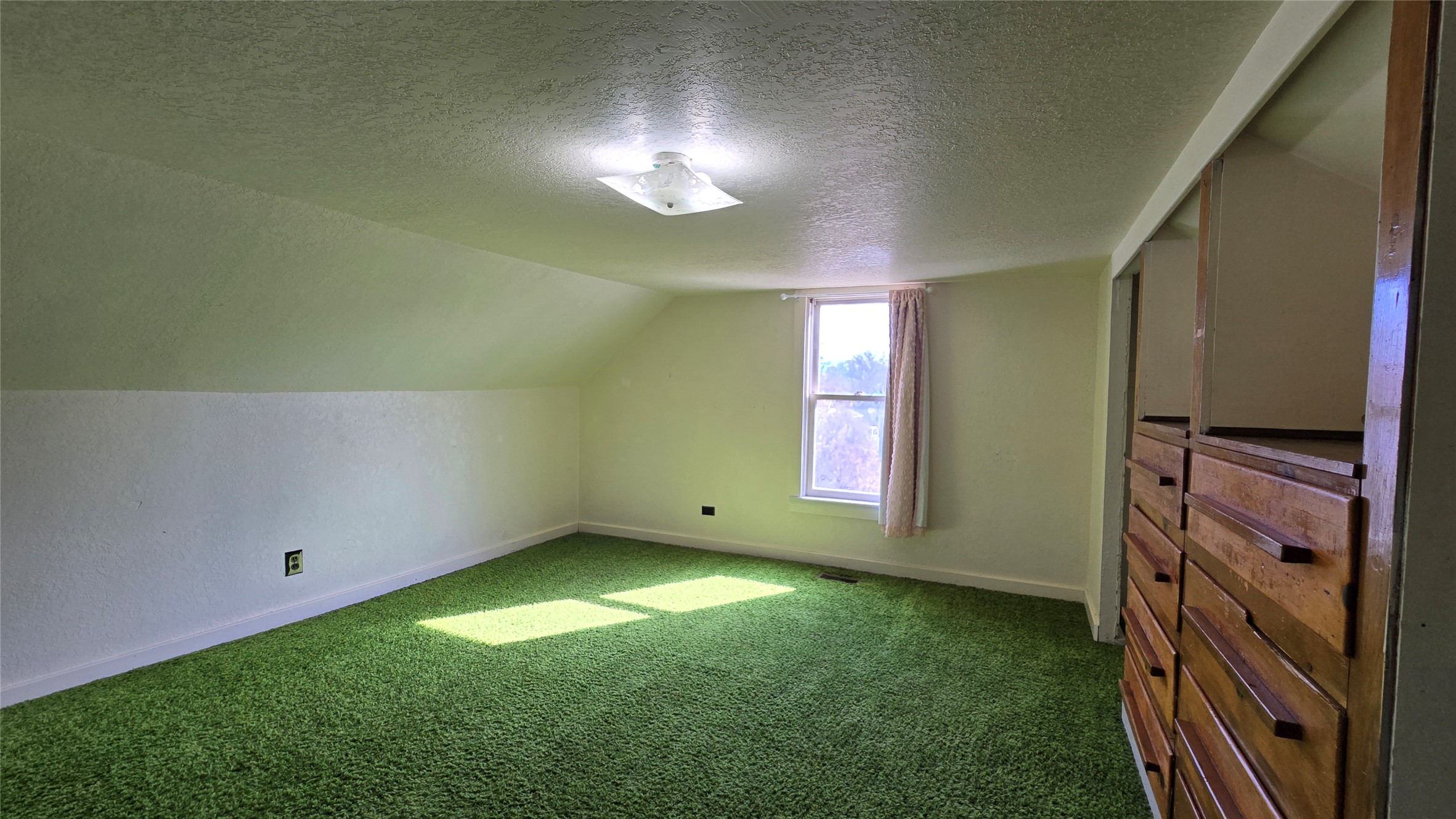 Kalispell, Montana 59901, United States, 3 Bedrooms Bedrooms, ,1 BathroomBathrooms,Residential,Pending,118729