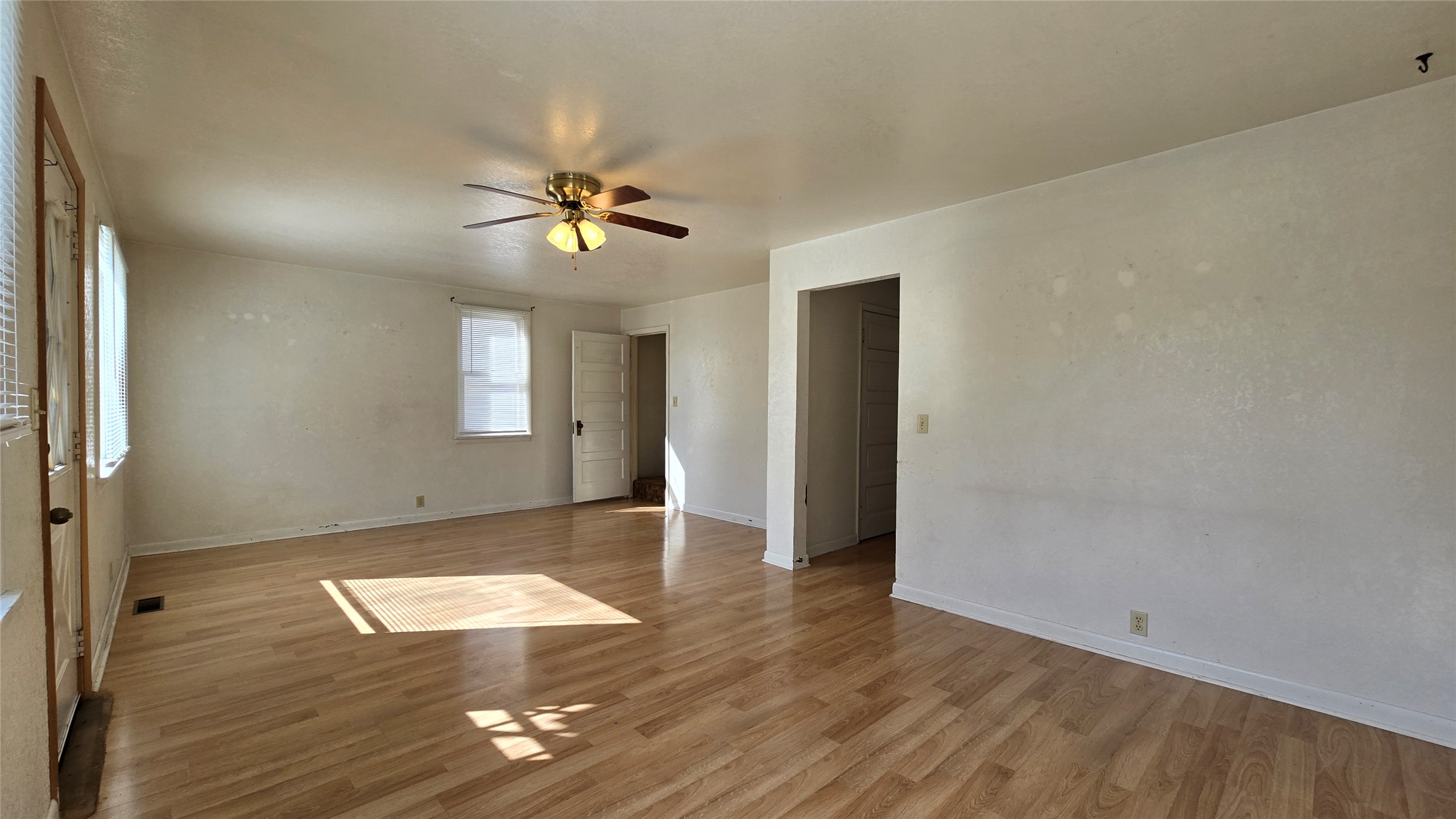 Kalispell, Montana 59901, United States, 3 Bedrooms Bedrooms, ,1 BathroomBathrooms,Residential,Pending,118729