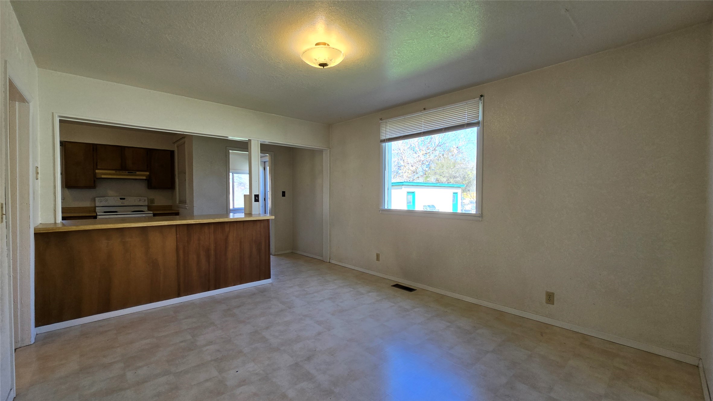 Kalispell, Montana 59901, United States, 3 Bedrooms Bedrooms, ,1 BathroomBathrooms,Residential,Pending,118729