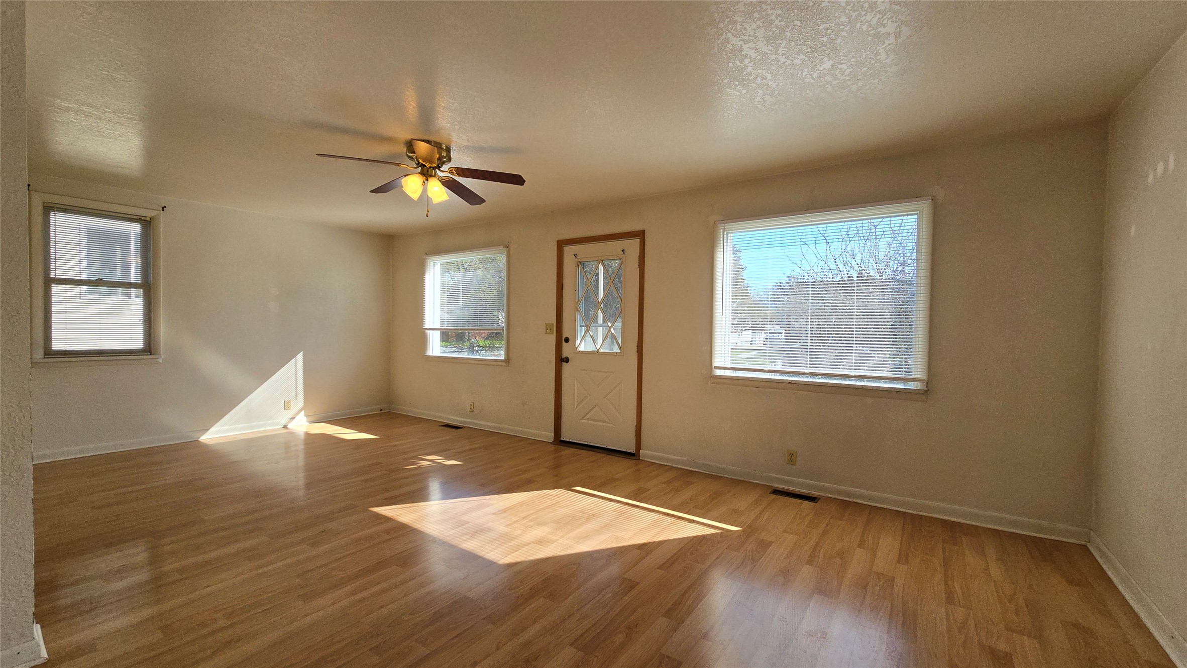 Kalispell, Montana 59901, United States, 3 Bedrooms Bedrooms, ,1 BathroomBathrooms,Residential,Pending,118729