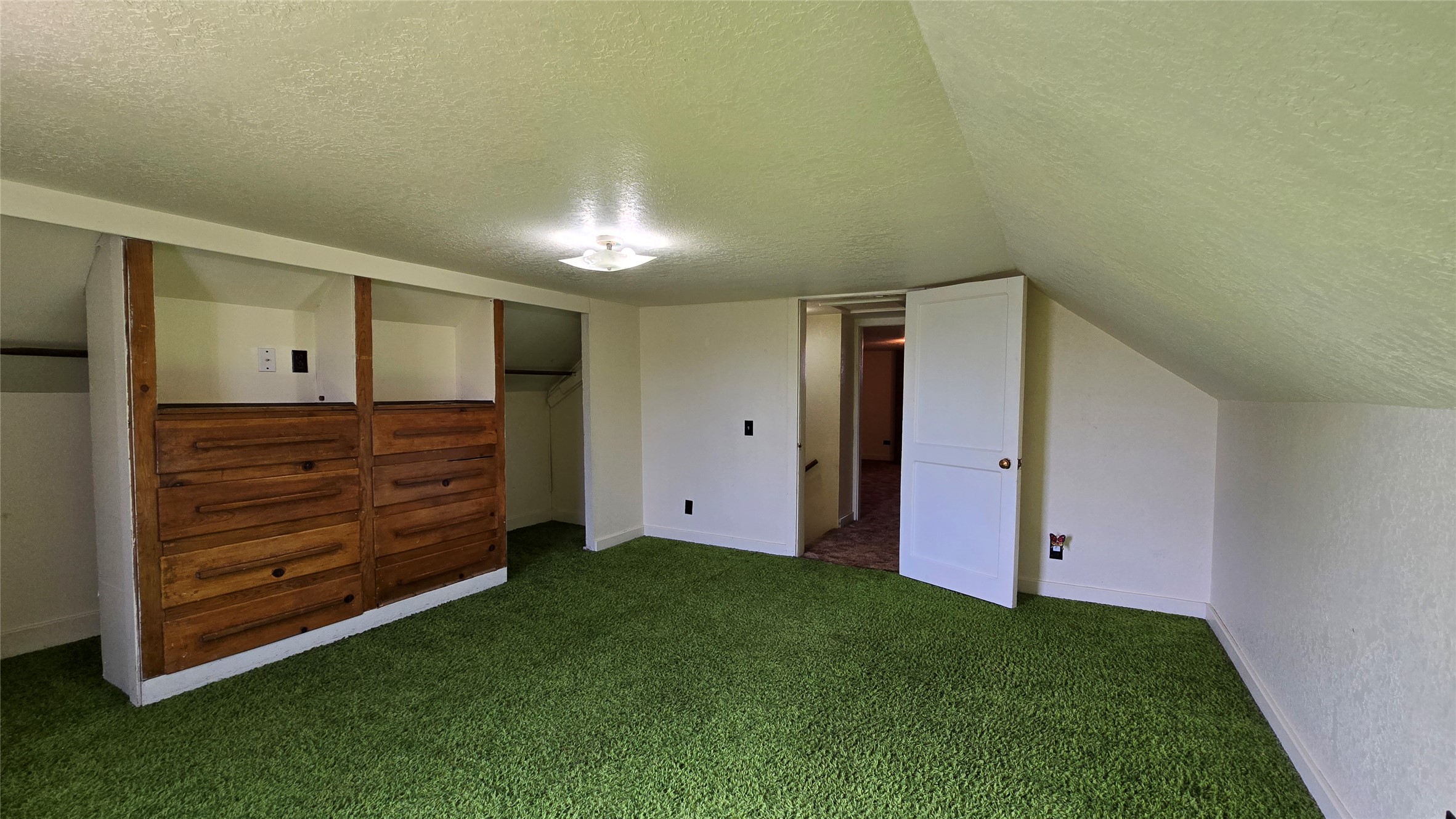 Kalispell, Montana 59901, United States, 3 Bedrooms Bedrooms, ,1 BathroomBathrooms,Residential,Pending,118729