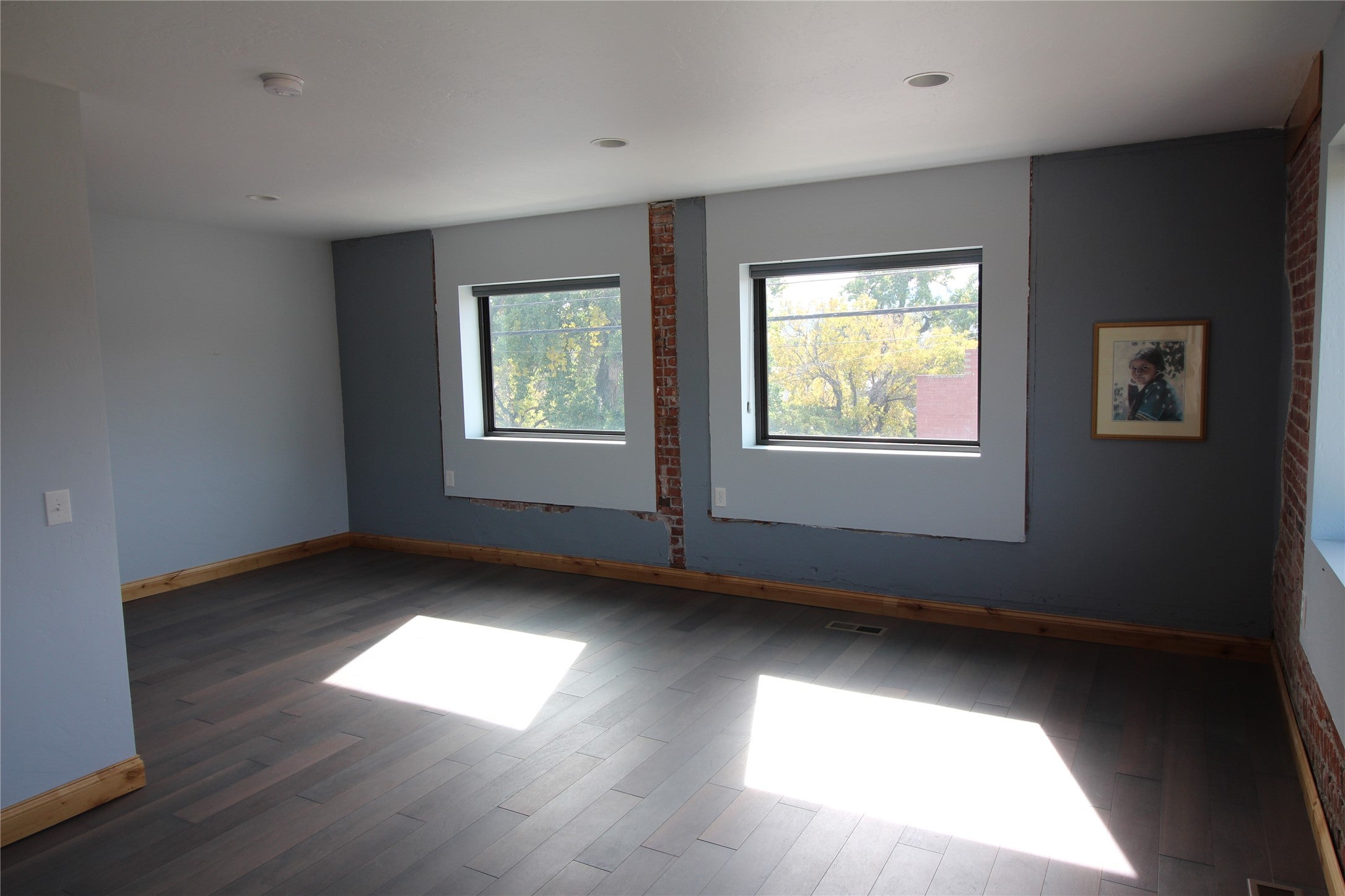 1 Central Avenue E
