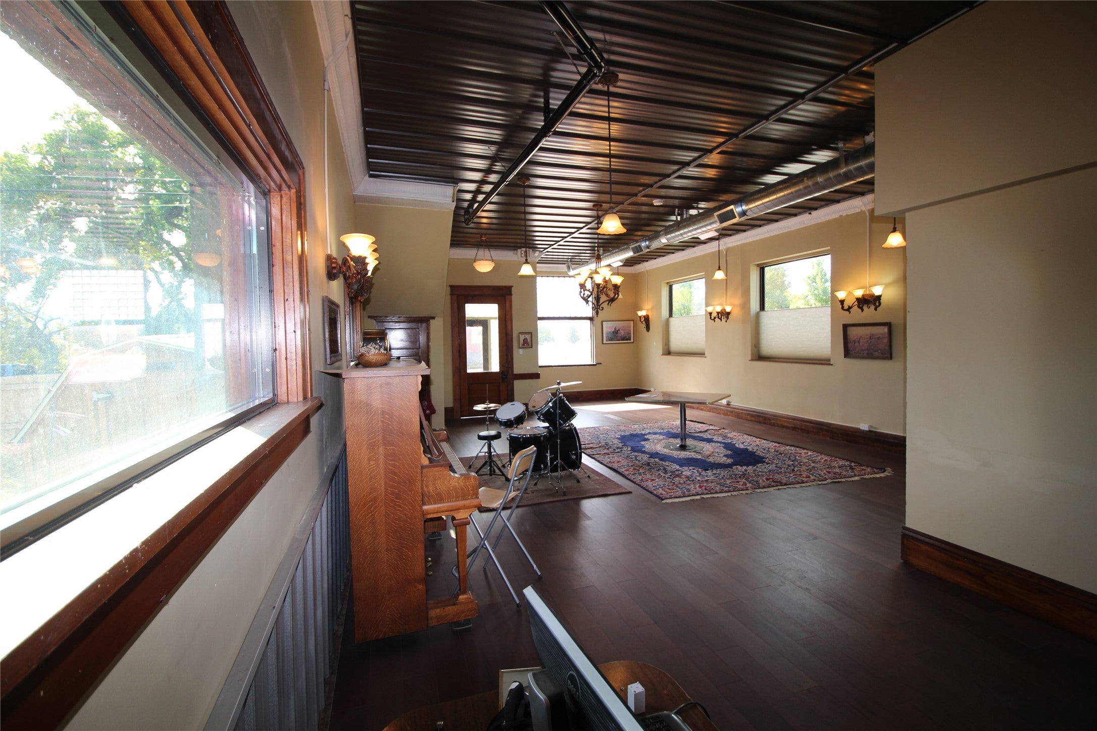 1 Central Avenue E