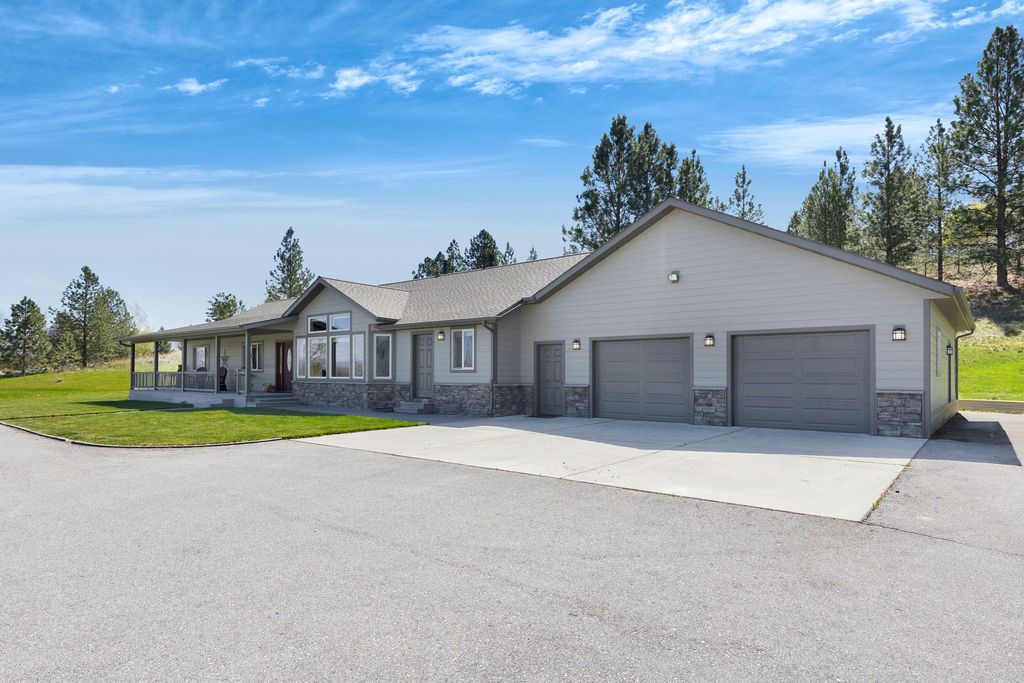 Photo of 817 Ponderosa Drive, Hamilton, MT 59840 (MLS # 30067584)