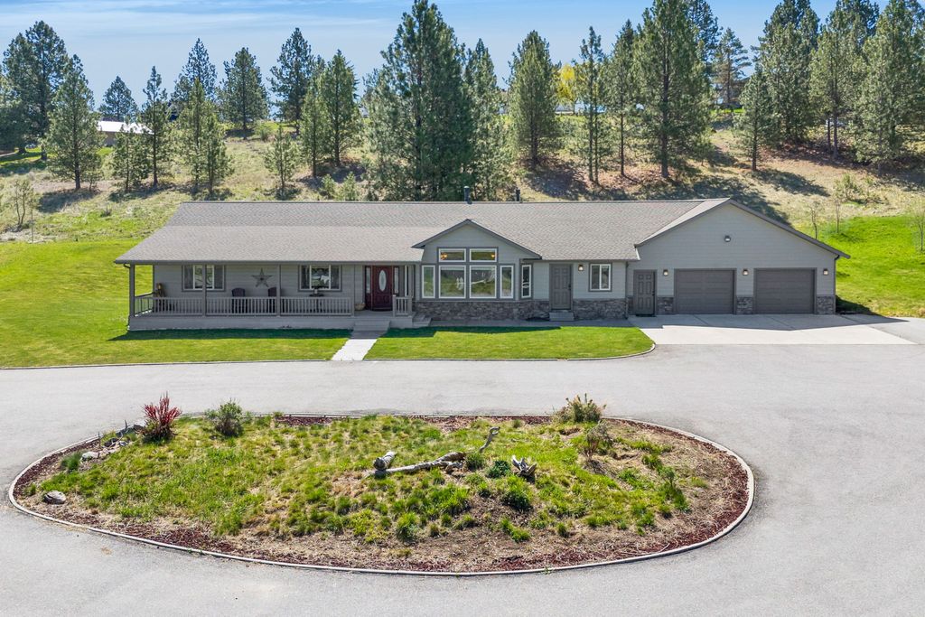Photo of 817 Ponderosa Drive, Hamilton, MT 59840 (MLS # 30067584)