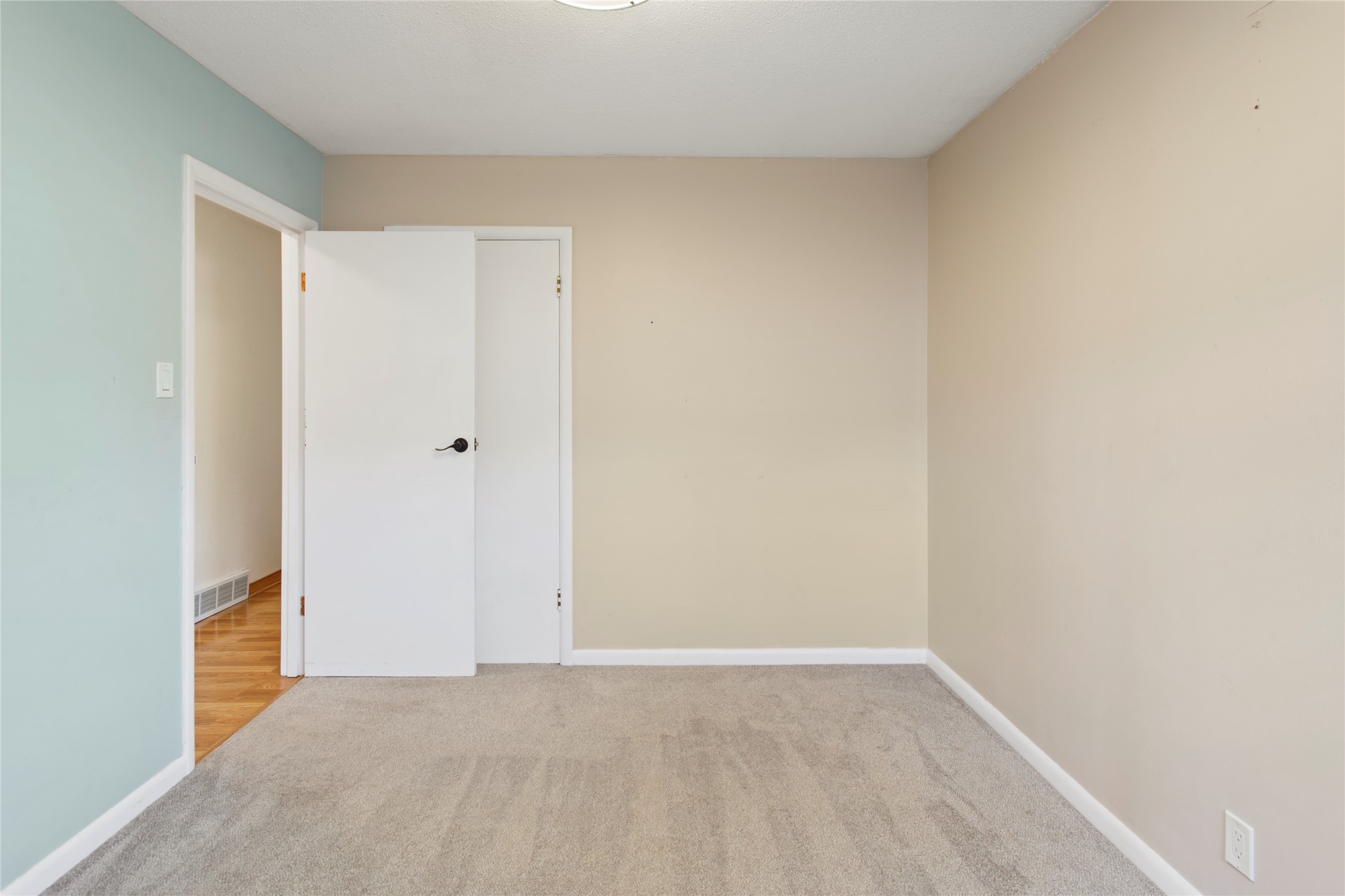 Butte, Montana 59701, United States, 4 Bedrooms Bedrooms, ,2 BathroomsBathrooms,Residential,Pending,24884