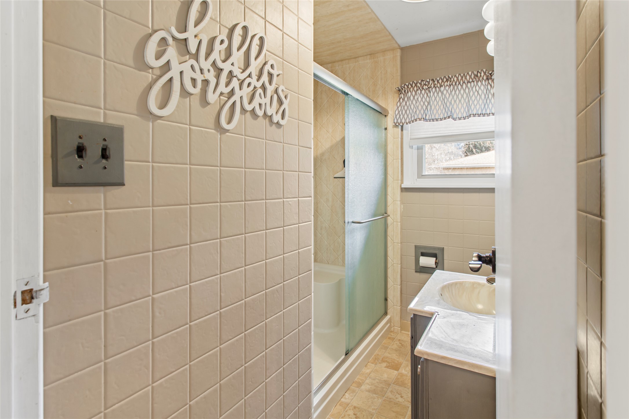 Butte, Montana 59701, United States, 4 Bedrooms Bedrooms, ,2 BathroomsBathrooms,Residential,Pending,24884