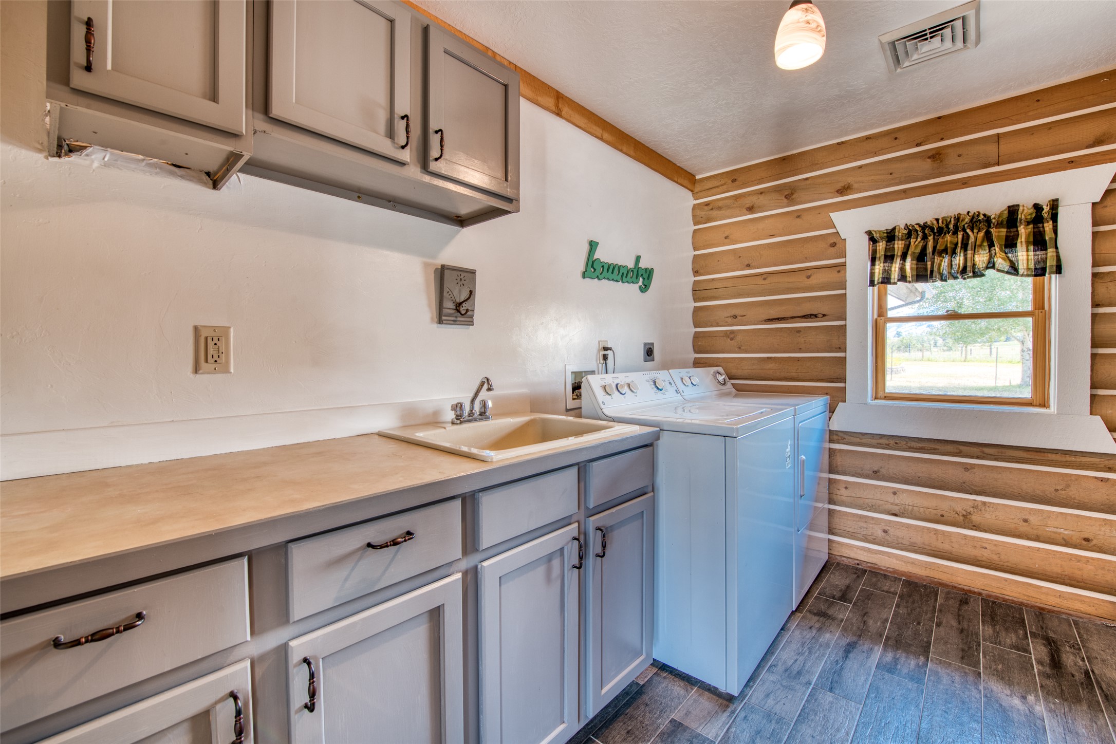 Hamilton, Montana 59840, United States, 3 Bedrooms Bedrooms, ,3 BathroomsBathrooms,Residential,Active,104354