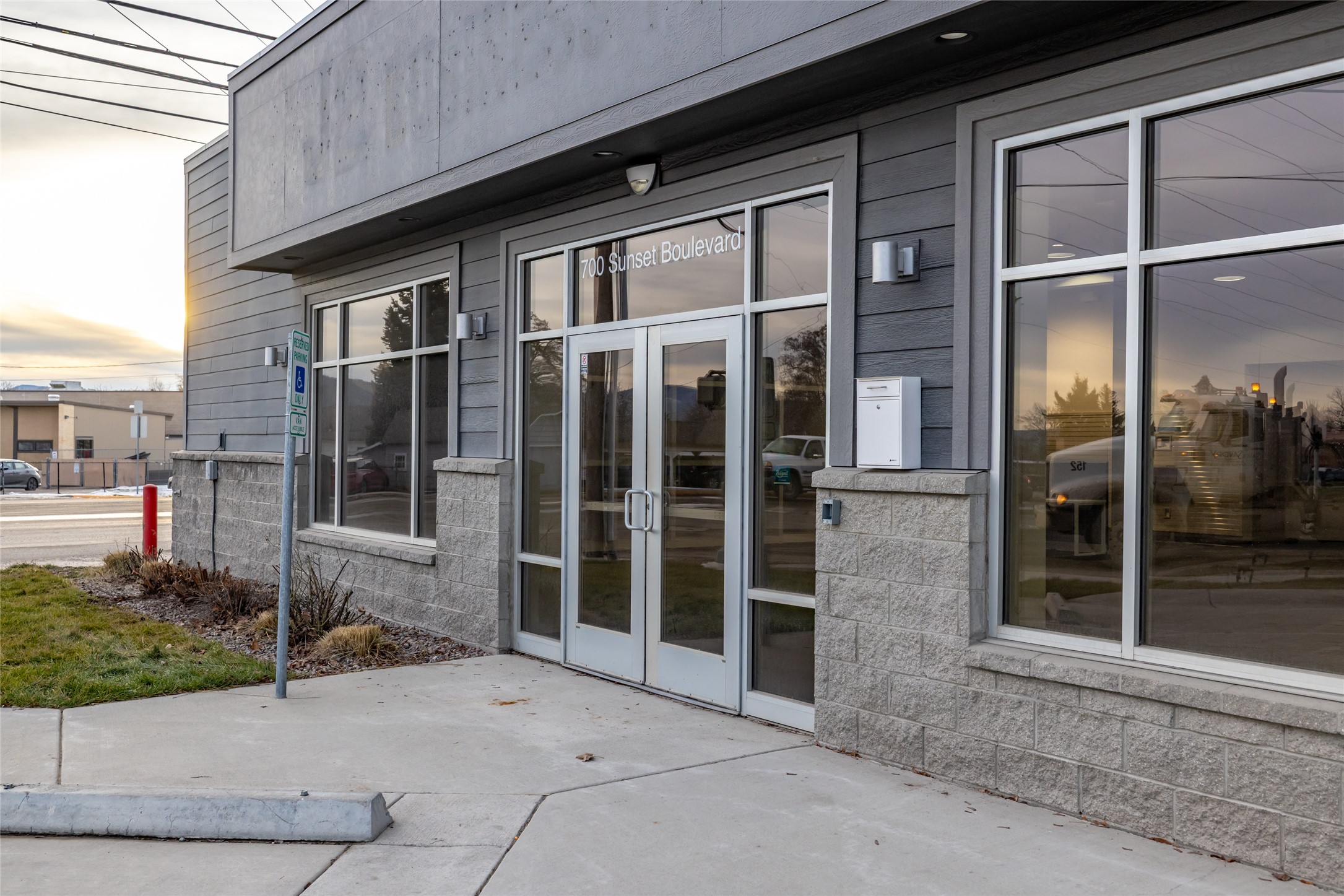 115 W Wyoming Street