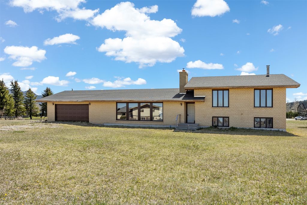 Photo of 210 Vista Court, Butte, MT 59701 (MLS # 30070408)
