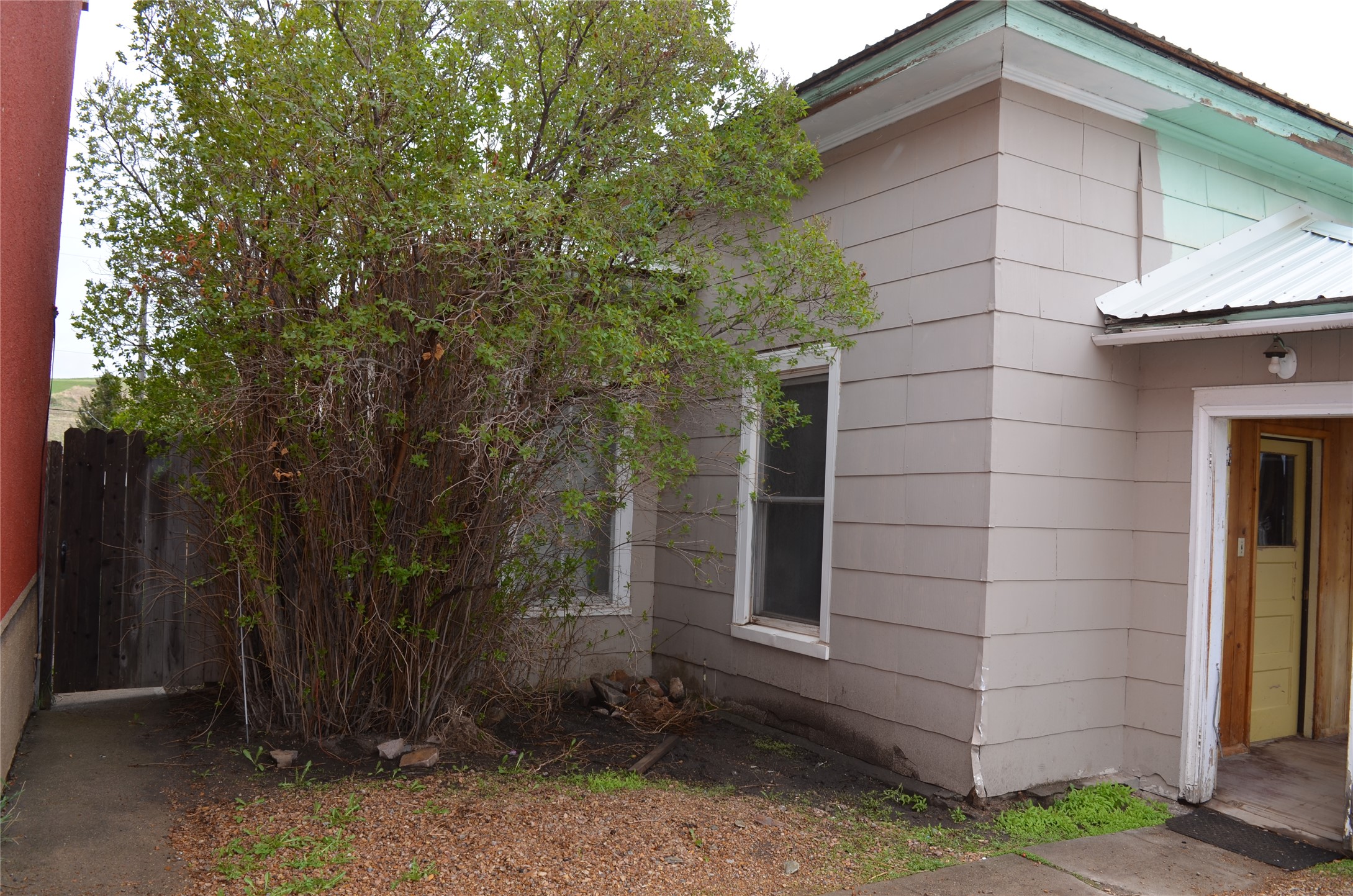 218 W Broadway Street