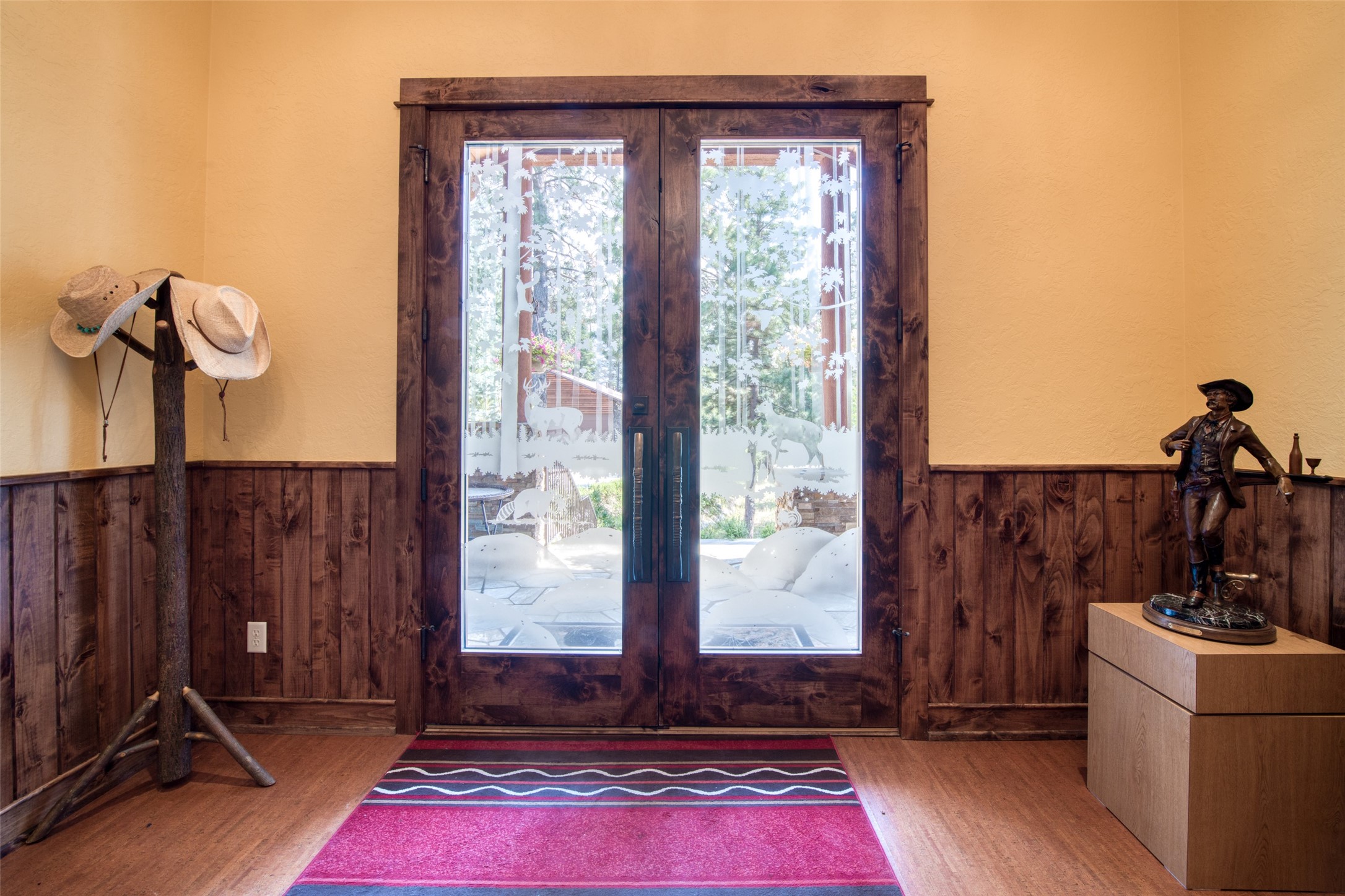 Darby, Montana 59829, United States, 12 Bedrooms Bedrooms, ,16 BathroomsBathrooms,Residential,Pending,61822