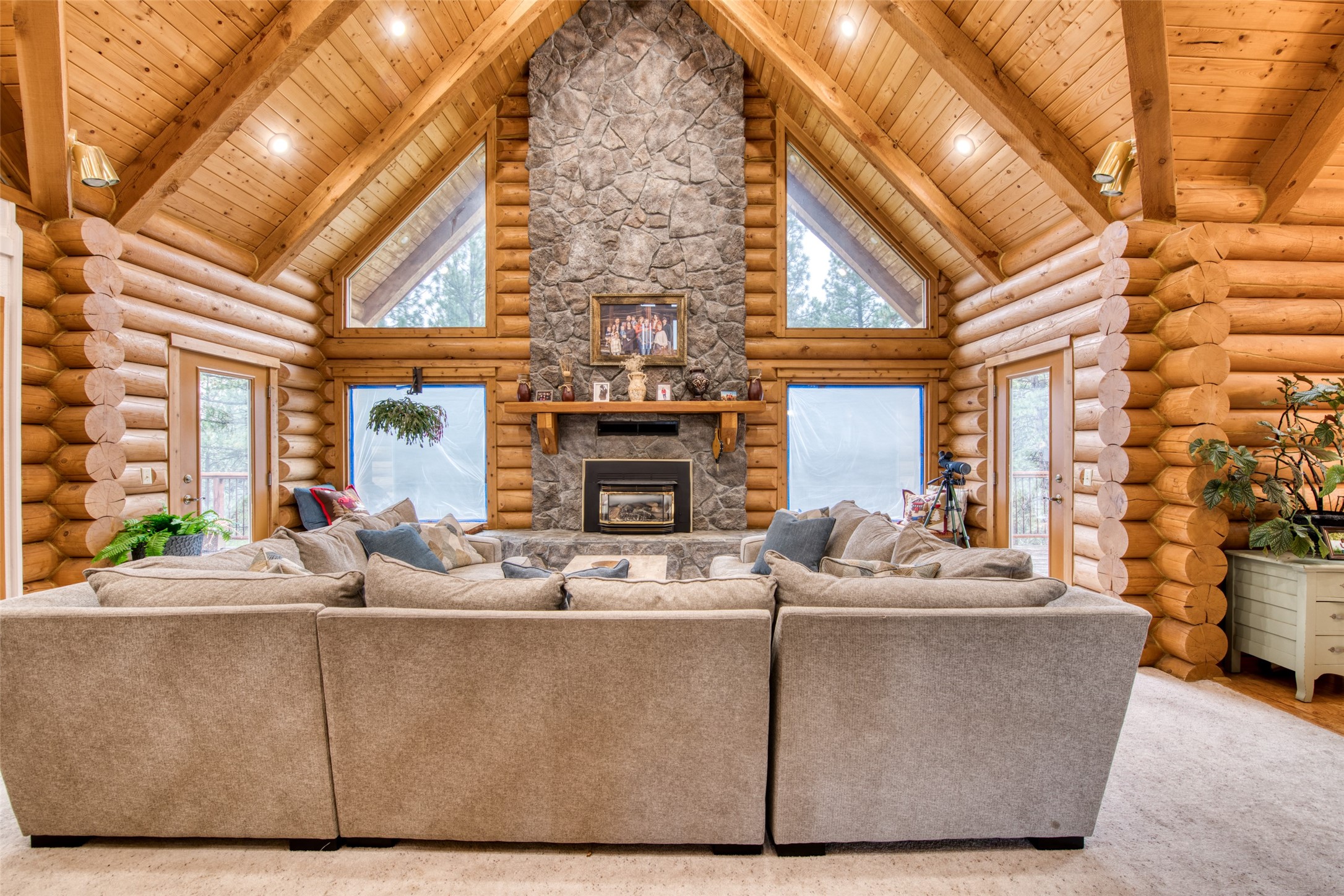 Darby, Montana 59829, United States, 12 Bedrooms Bedrooms, ,16 BathroomsBathrooms,Residential,Pending,61822