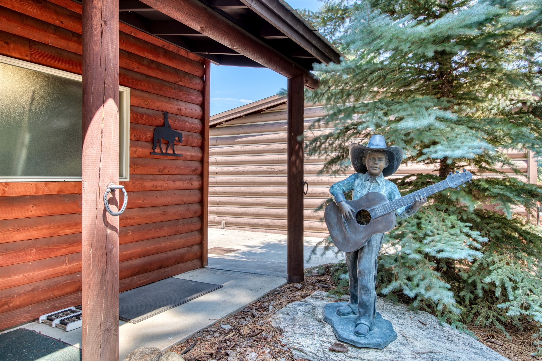 Darby, Montana 59829, United States, 12 Bedrooms Bedrooms, ,16 BathroomsBathrooms,Residential,Pending,61822