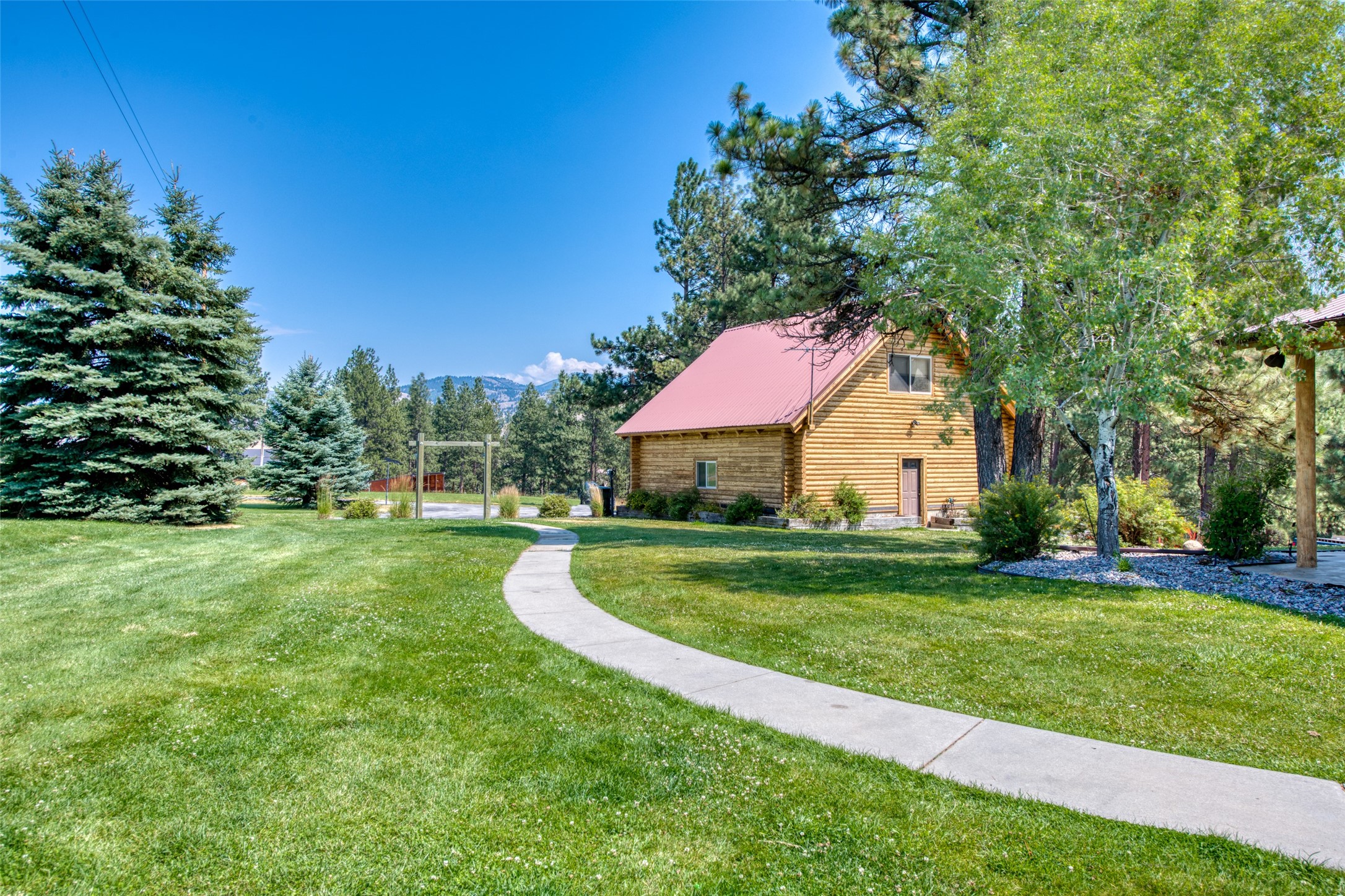 Darby, Montana 59829, United States, 12 Bedrooms Bedrooms, ,16 BathroomsBathrooms,Residential,Pending,61822