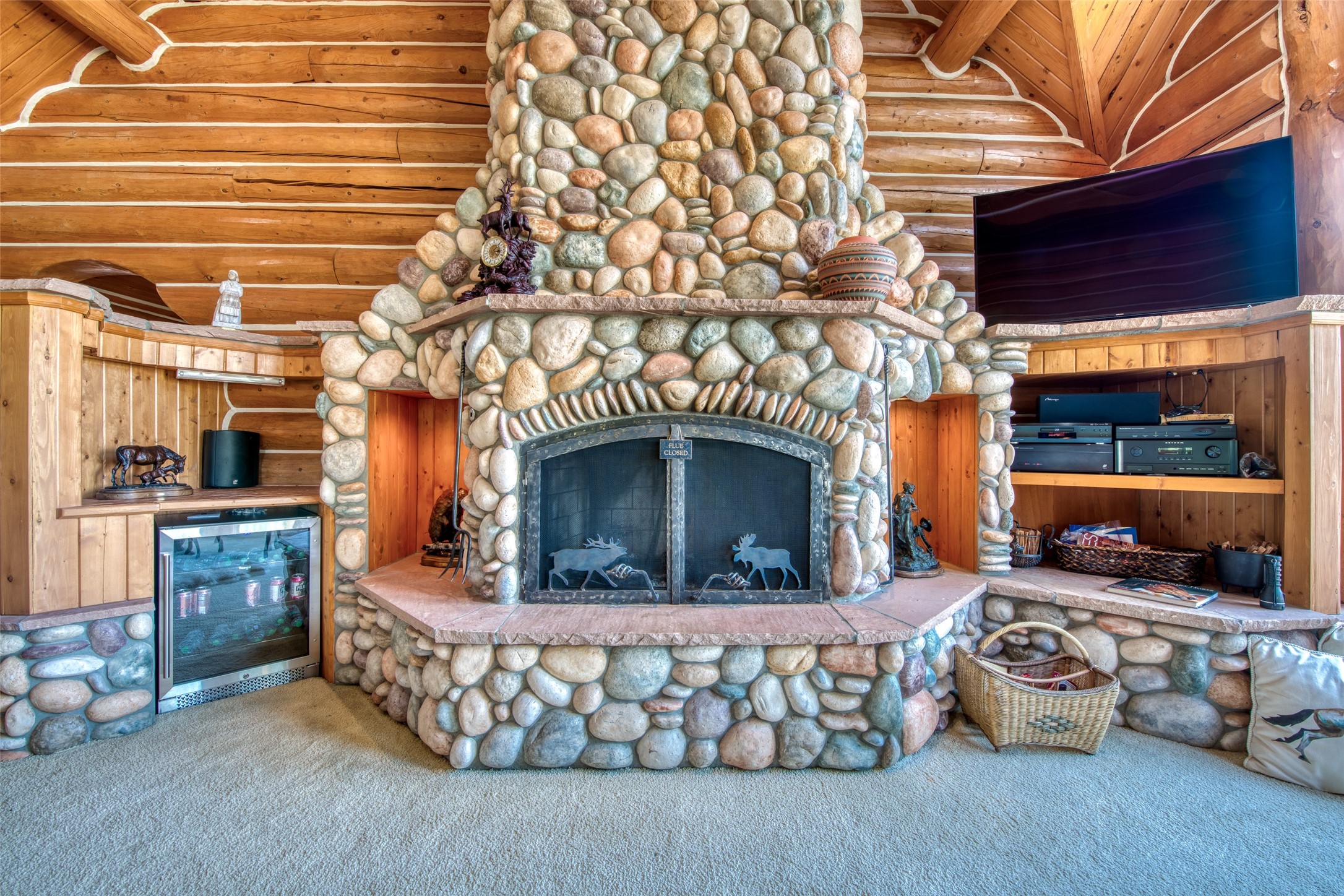 Darby, Montana 59829, United States, 12 Bedrooms Bedrooms, ,16 BathroomsBathrooms,Residential,Pending,61822