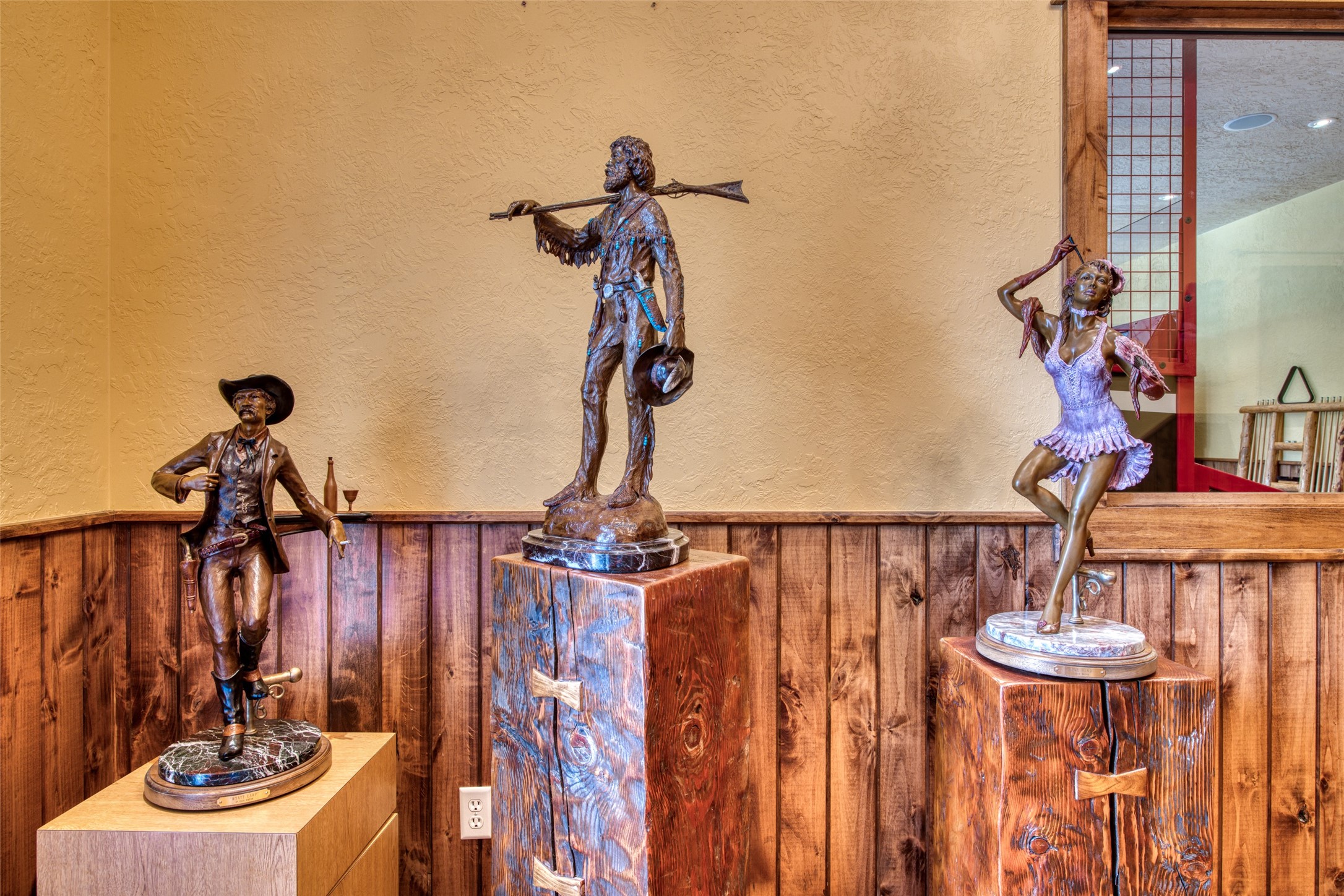 Darby, Montana 59829, United States, 12 Bedrooms Bedrooms, ,16 BathroomsBathrooms,Residential,Pending,61822