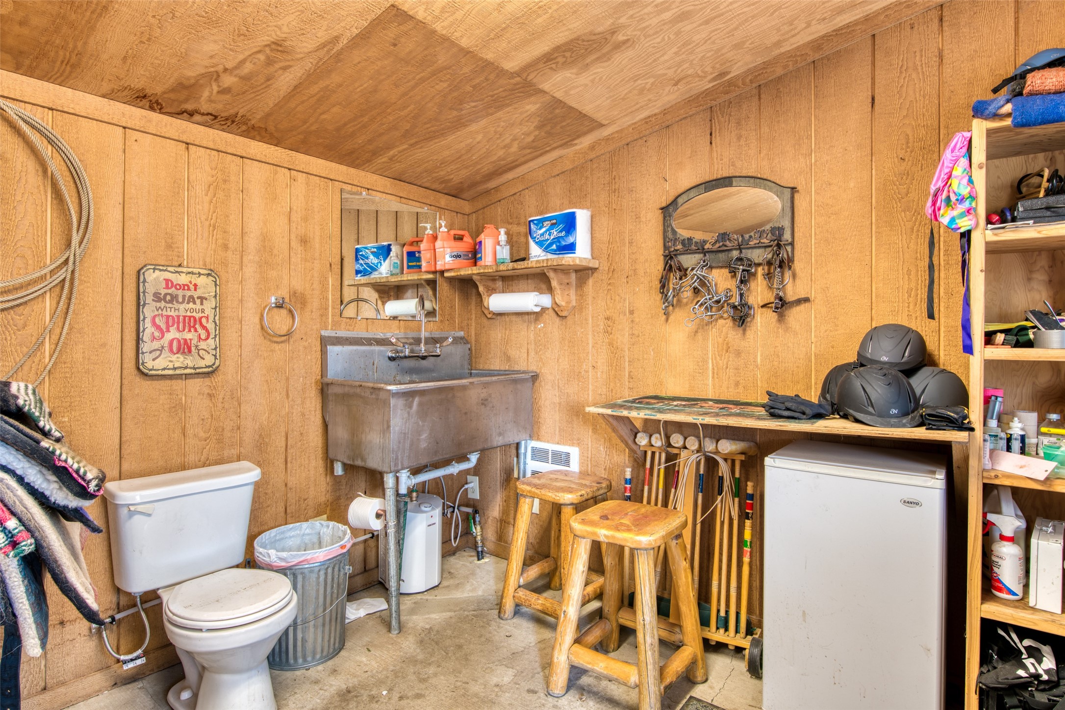 Darby, Montana 59829, United States, 12 Bedrooms Bedrooms, ,16 BathroomsBathrooms,Residential,Pending,61822