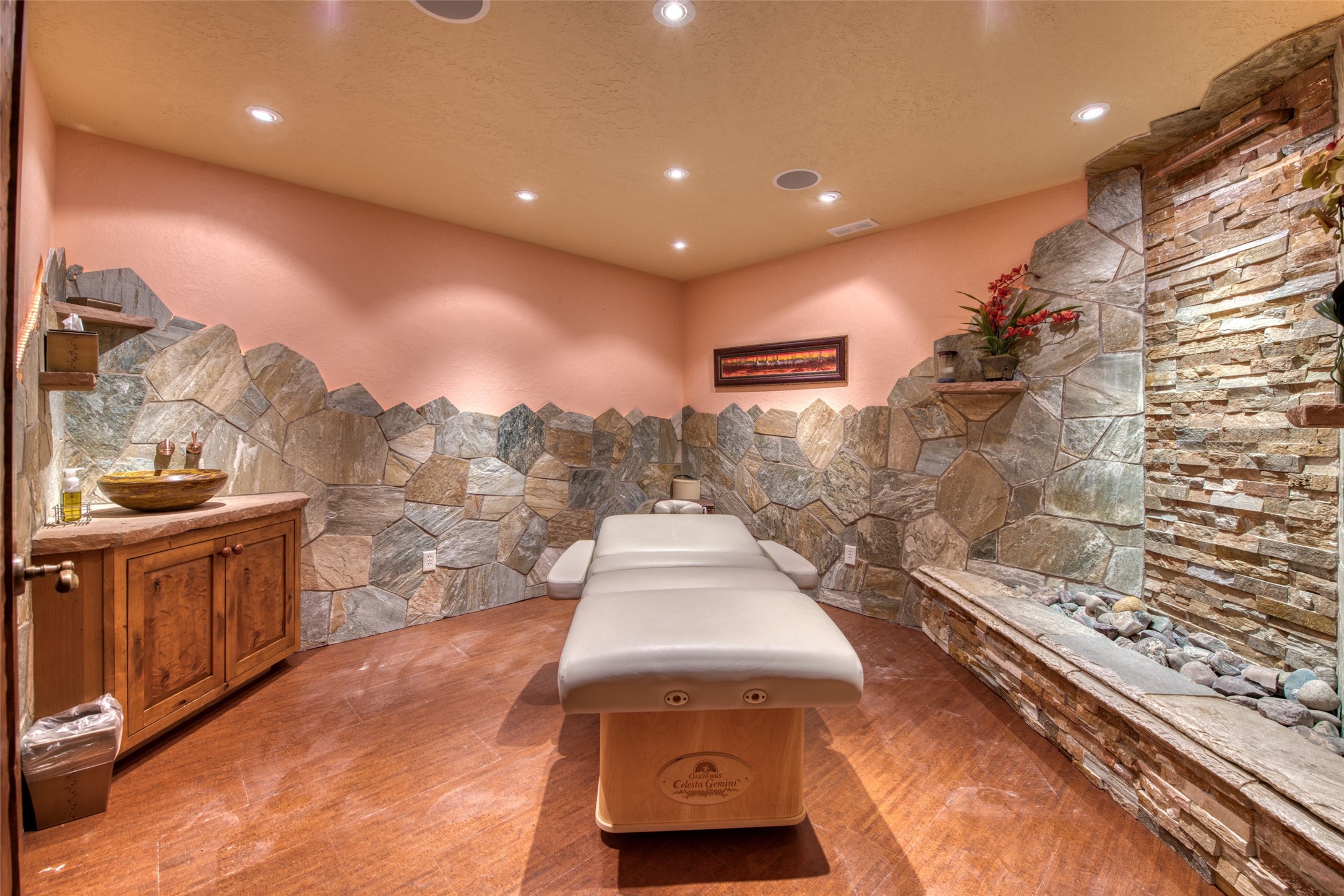 Darby, Montana 59829, United States, 12 Bedrooms Bedrooms, ,16 BathroomsBathrooms,Residential,Pending,61822