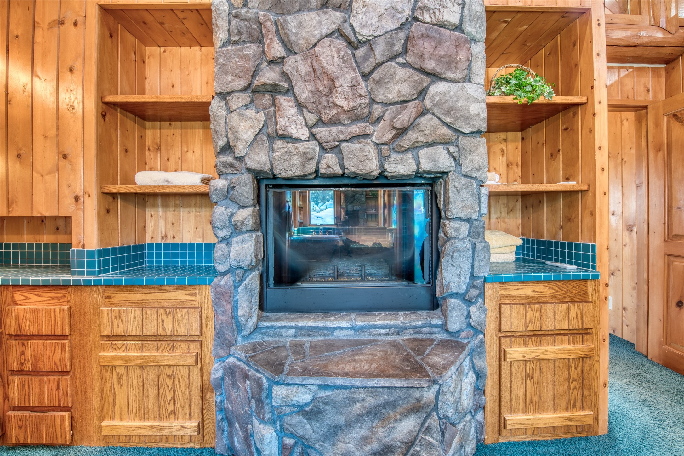 Darby, Montana 59829, United States, 12 Bedrooms Bedrooms, ,16 BathroomsBathrooms,Residential,Pending,61822