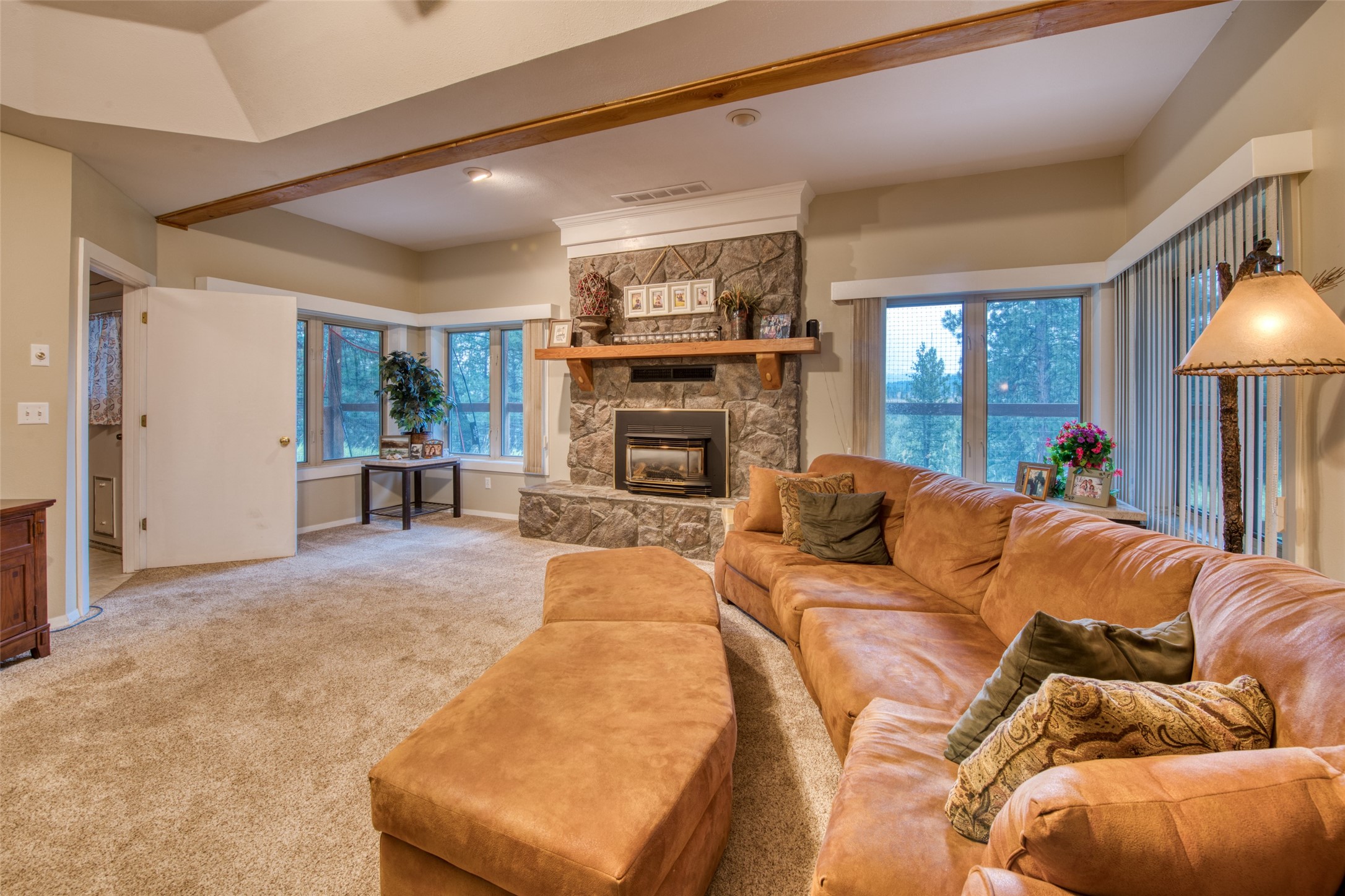 Darby, Montana 59829, United States, 12 Bedrooms Bedrooms, ,16 BathroomsBathrooms,Residential,Pending,61822