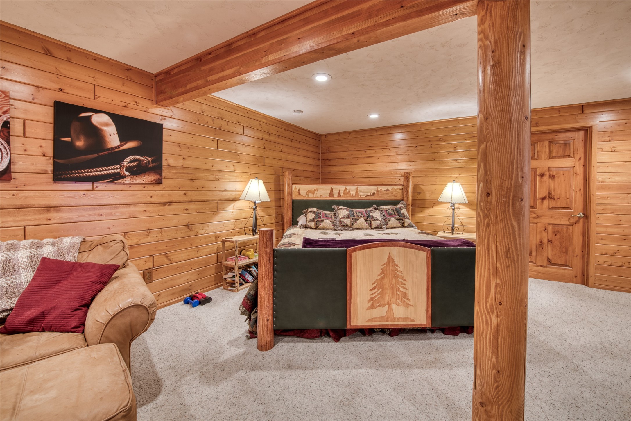 Darby, Montana 59829, United States, 12 Bedrooms Bedrooms, ,16 BathroomsBathrooms,Residential,Pending,61822