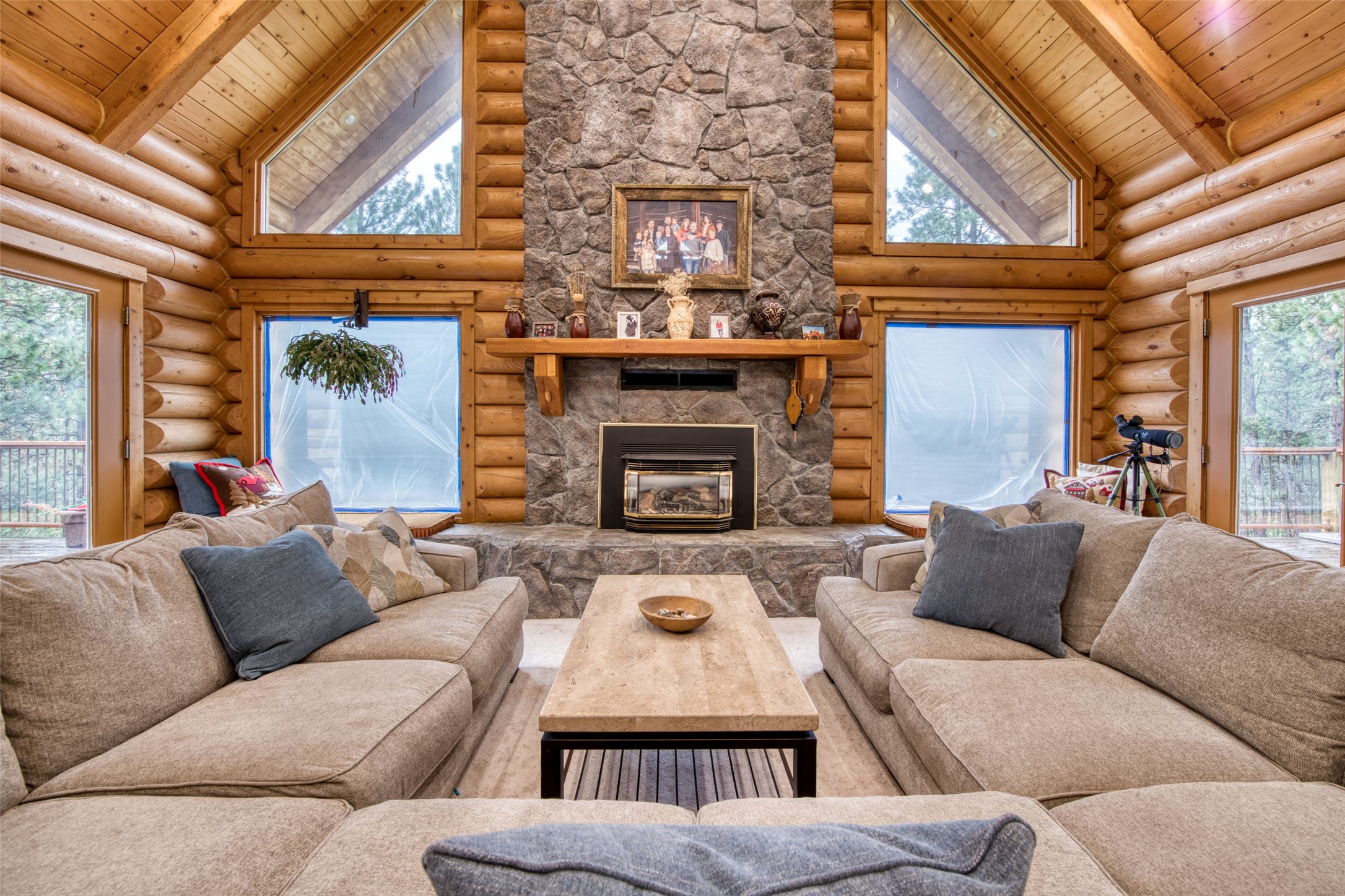 Darby, Montana 59829, United States, 12 Bedrooms Bedrooms, ,16 BathroomsBathrooms,Residential,Pending,61822