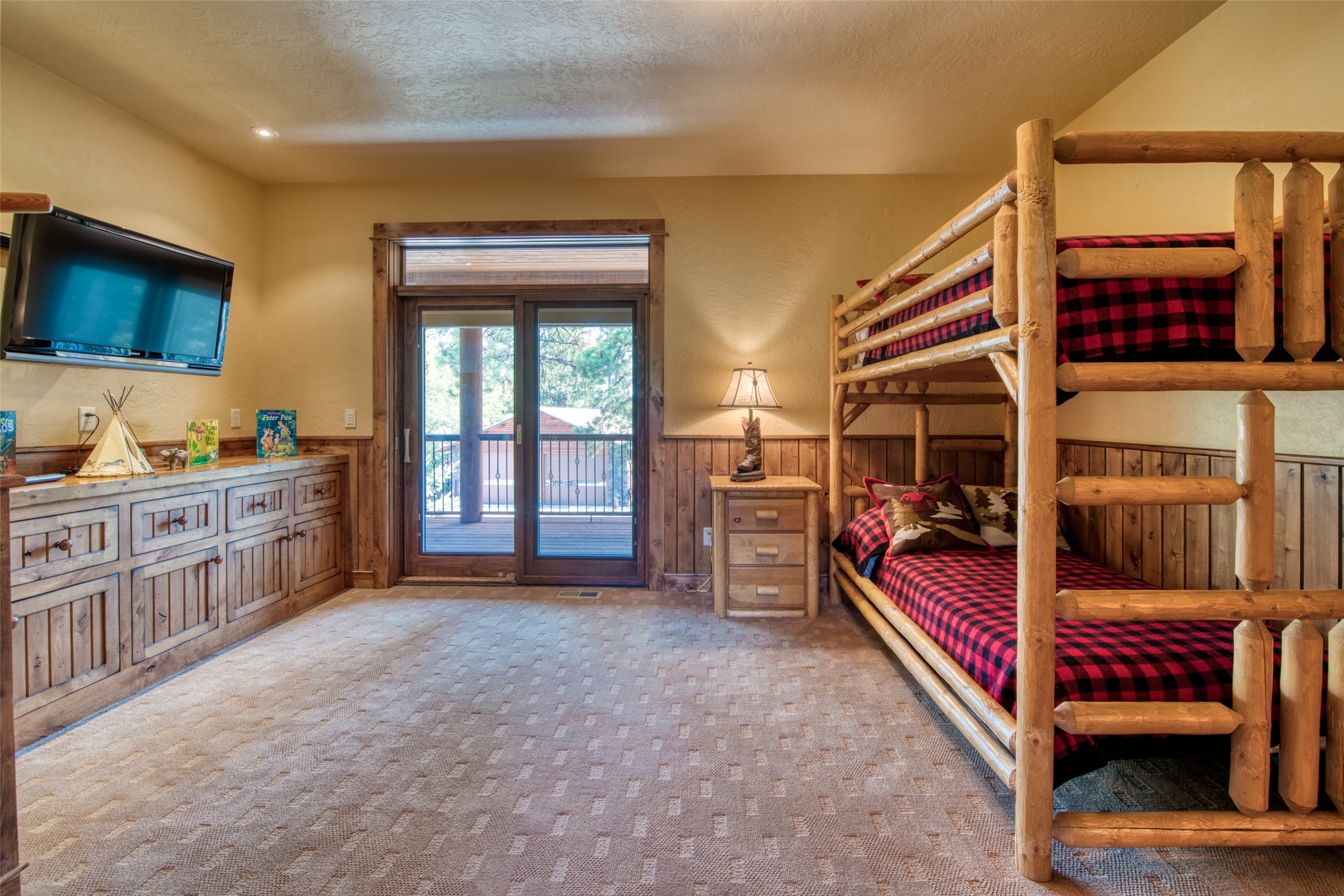 Darby, Montana 59829, United States, 12 Bedrooms Bedrooms, ,16 BathroomsBathrooms,Residential,Pending,61822