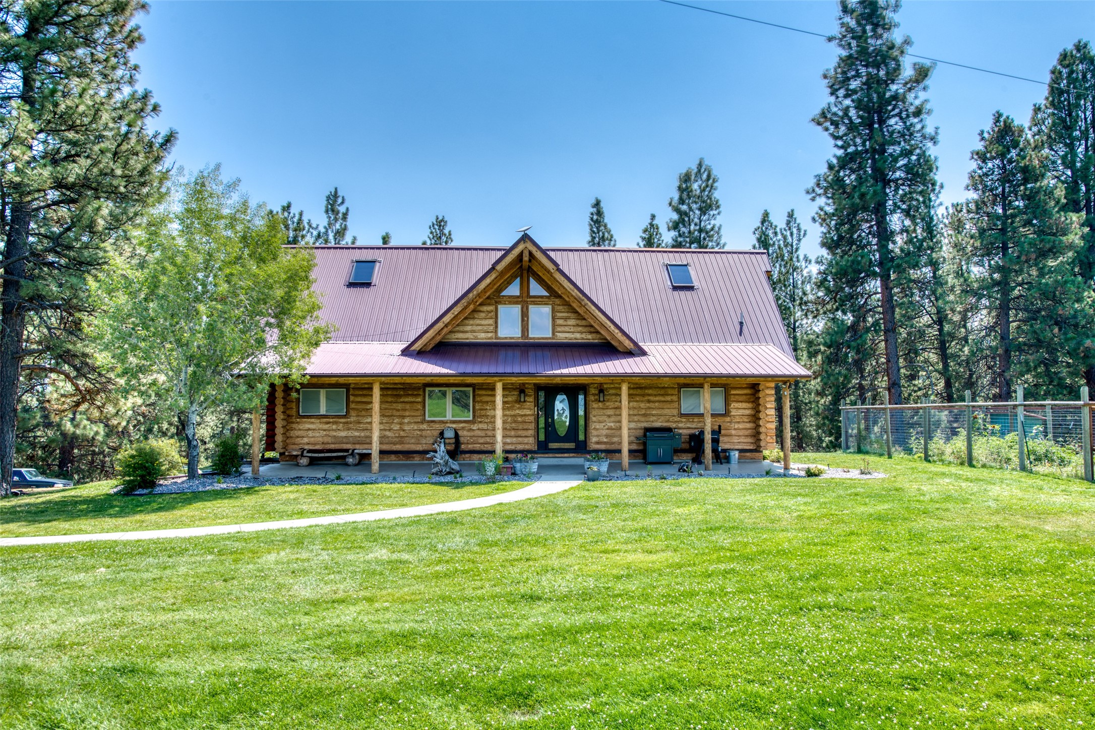 Darby, Montana 59829, United States, 12 Bedrooms Bedrooms, ,16 BathroomsBathrooms,Residential,Pending,61822