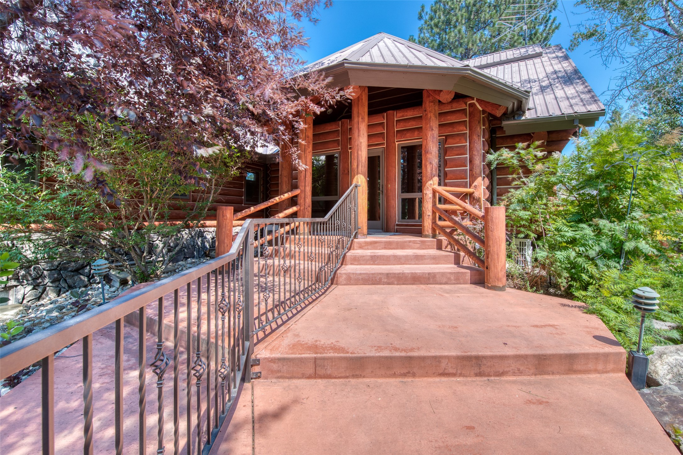 Darby, Montana 59829, United States, 12 Bedrooms Bedrooms, ,16 BathroomsBathrooms,Residential,Pending,61822