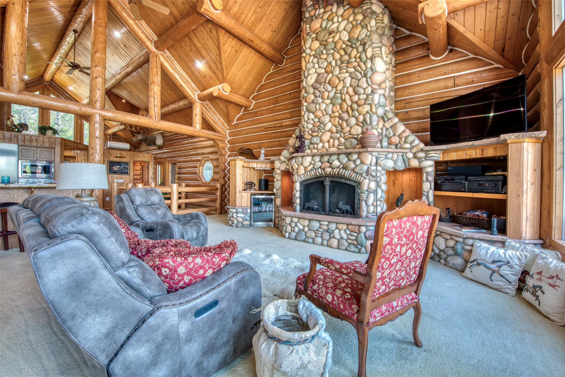 Darby, Montana 59829, United States, 12 Bedrooms Bedrooms, ,16 BathroomsBathrooms,Residential,Pending,61822