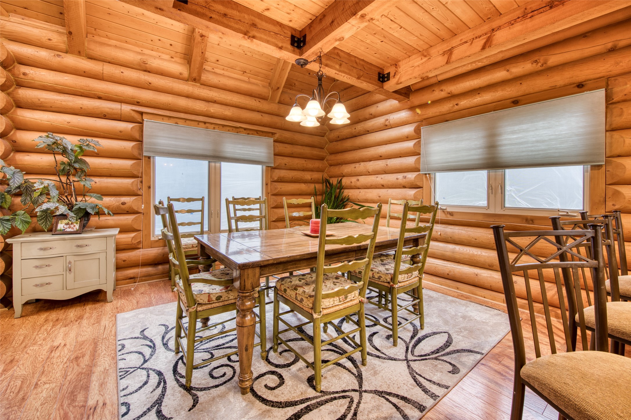 Darby, Montana 59829, United States, 12 Bedrooms Bedrooms, ,16 BathroomsBathrooms,Residential,Pending,61822