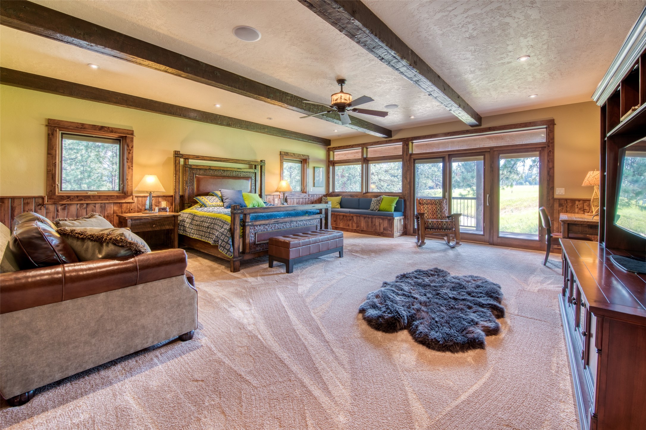 Darby, Montana 59829, United States, 12 Bedrooms Bedrooms, ,16 BathroomsBathrooms,Residential,Pending,61822