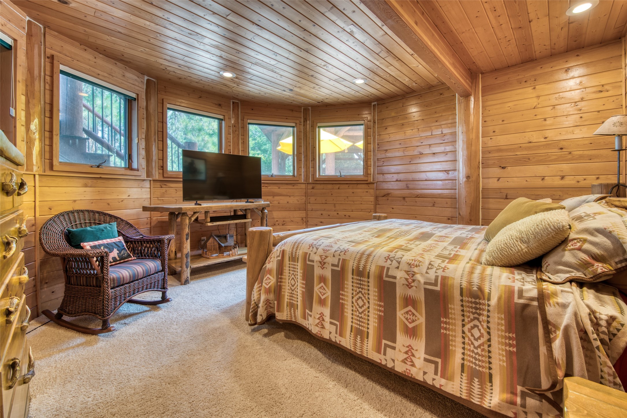 Darby, Montana 59829, United States, 12 Bedrooms Bedrooms, ,16 BathroomsBathrooms,Residential,Pending,61822