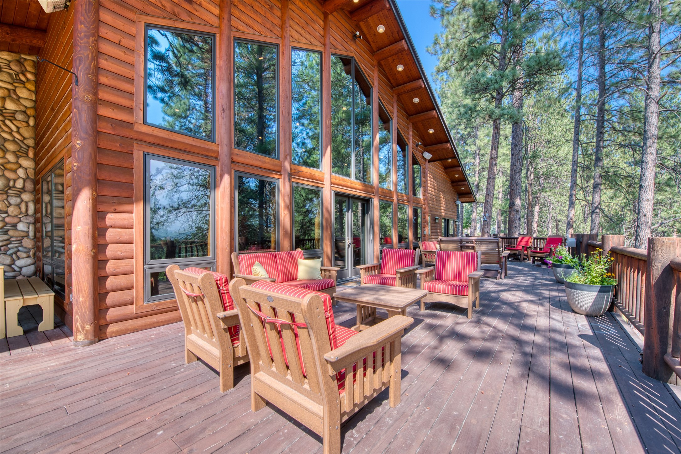 Darby, Montana 59829, United States, 12 Bedrooms Bedrooms, ,16 BathroomsBathrooms,Residential,Pending,61822